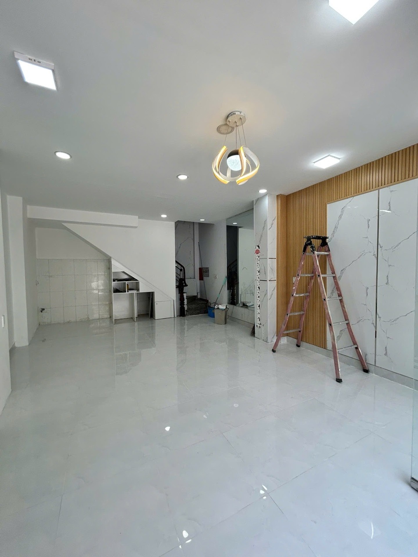 MẶT TIỀN KINH DOANH ĐỈNH - DT: 5,22x8,35 - NHÀ 4 TẦNG -