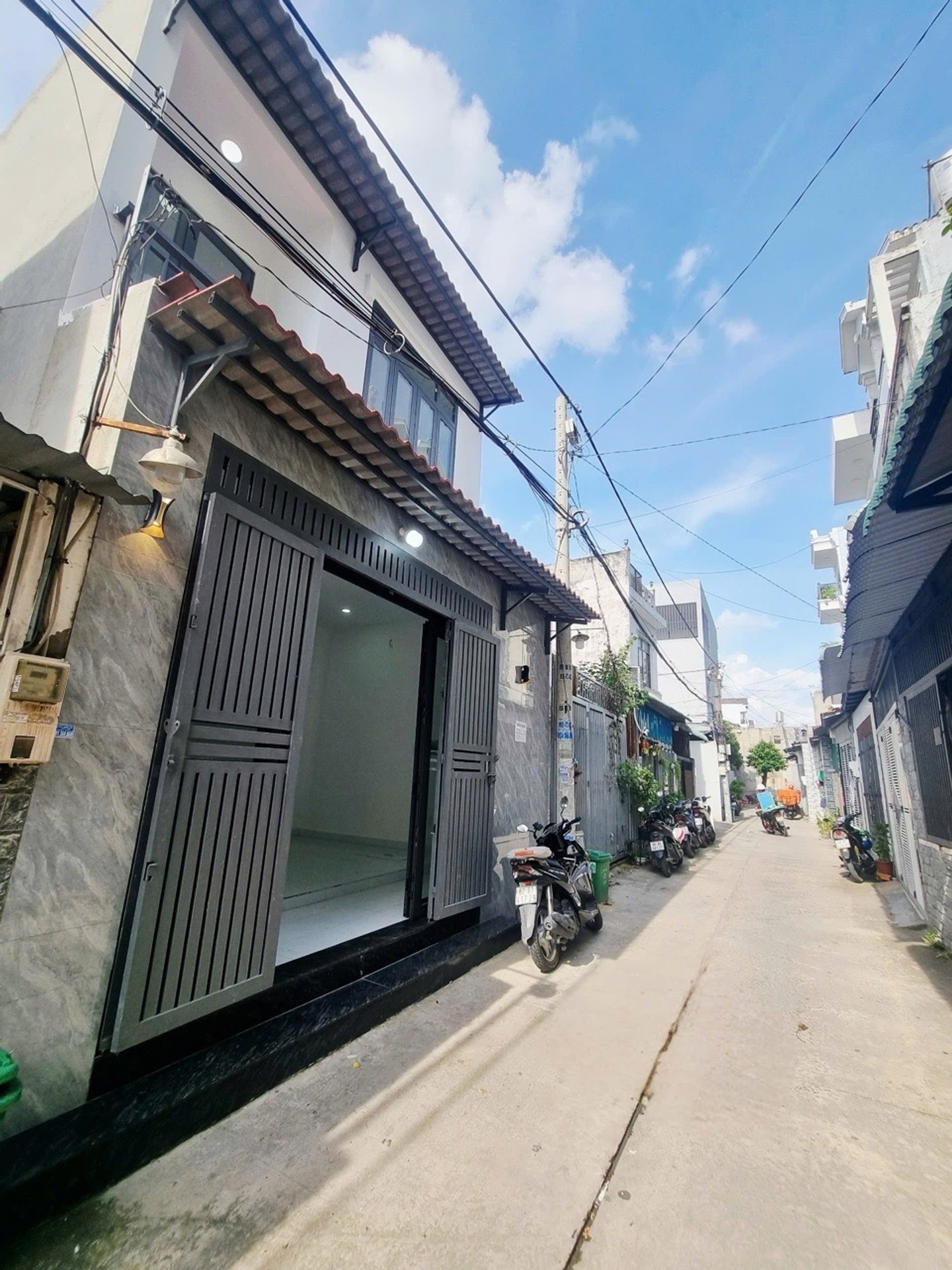NHÀ MỚI ĐẸP – KIÊN CỐ – HẺM XE HƠI THÔNG DT 5.4x15 2 tầng chỉ nhỉnh 3 Đ
