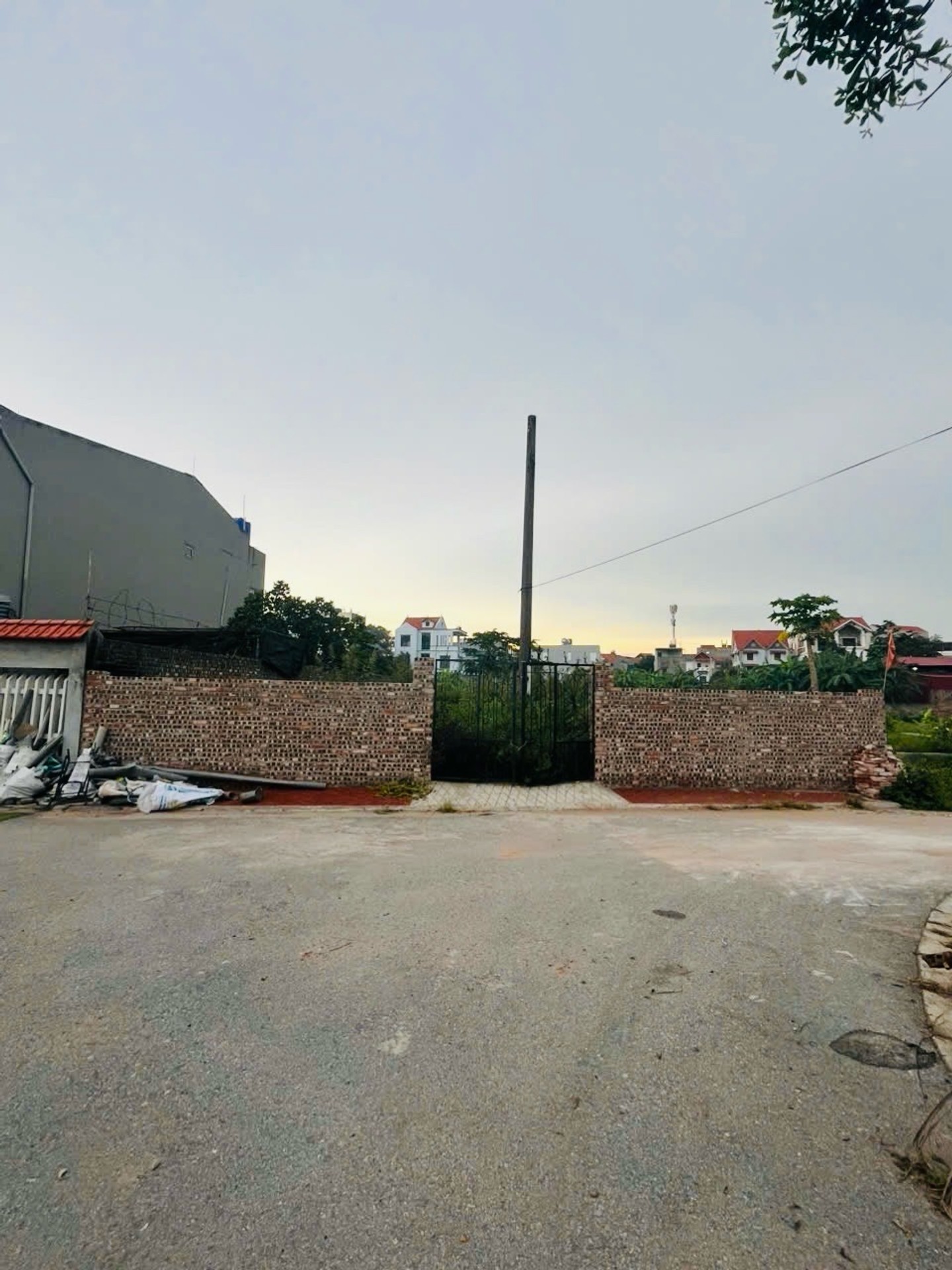 Bán đất mặt tiền rộng tại Dương Đức Hiền, thuận an gia lâm HN ô tô vào đất 307m2 ngang 13m