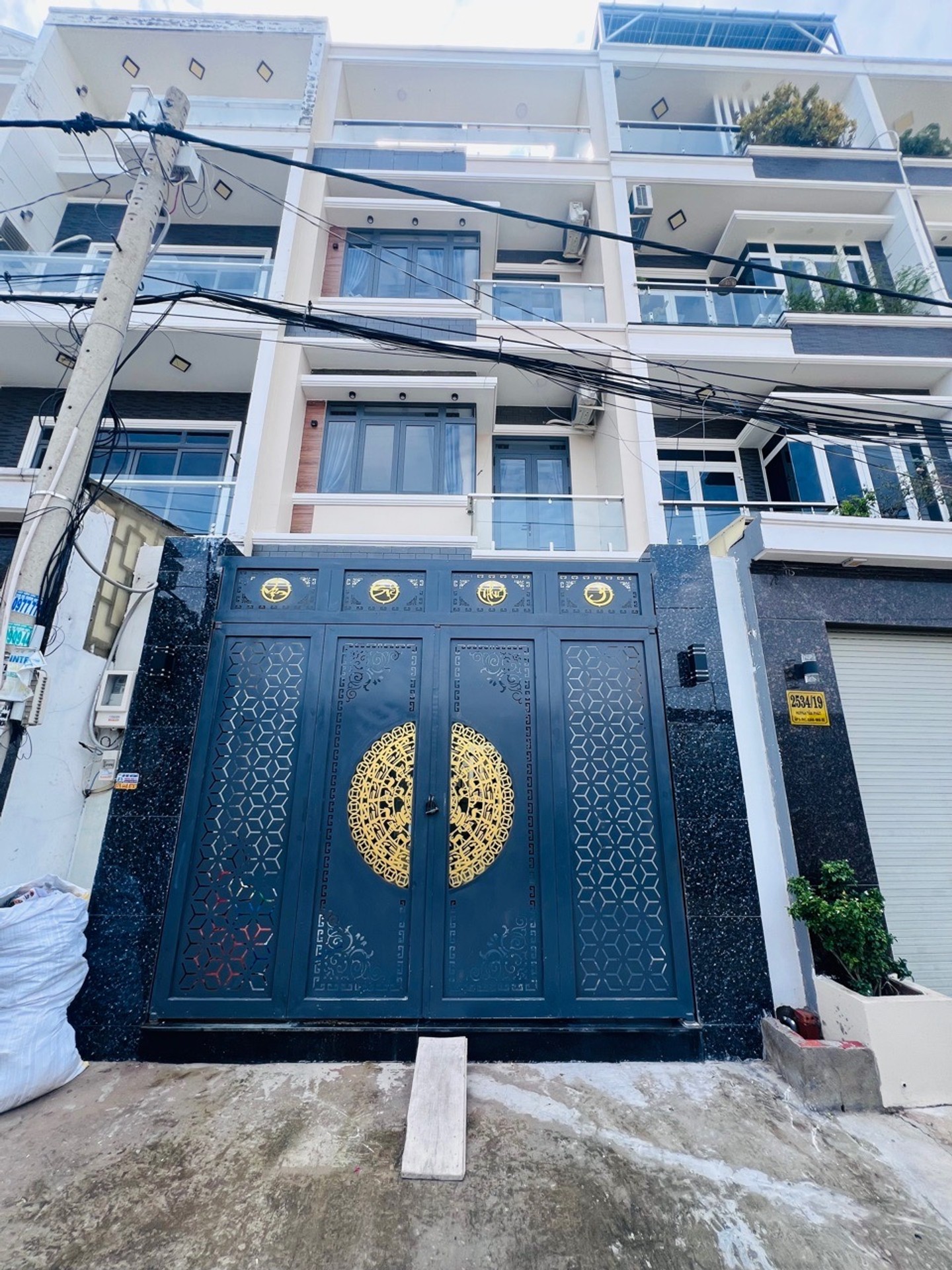 Nhà phố hiện đại 4 tầng có thang máy, mặt tiền hẻm xe hơi ngay Huỳnh Tấn Phát, cơ hội chỉ với 11 tỷ
