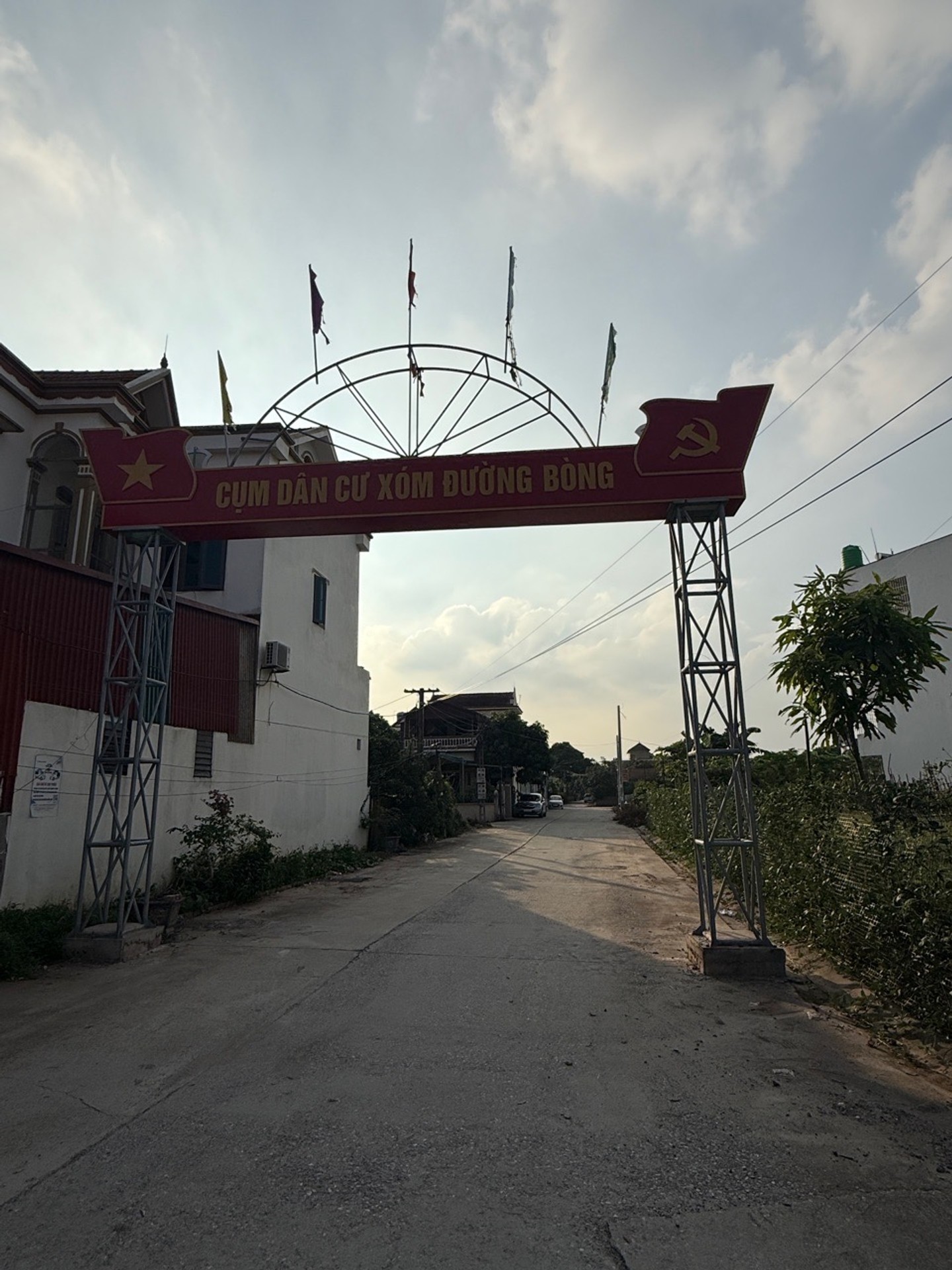 MẢNH ĐẤT NẰM TẠI THÔN ĐÔNG TẢO - XÃ HOÀN LONG. ĐƯỜNG 2 OTO TẢI TRÁNH - NGÕ THÔNG - CÁCH ĐƯỜNG NHIỀU