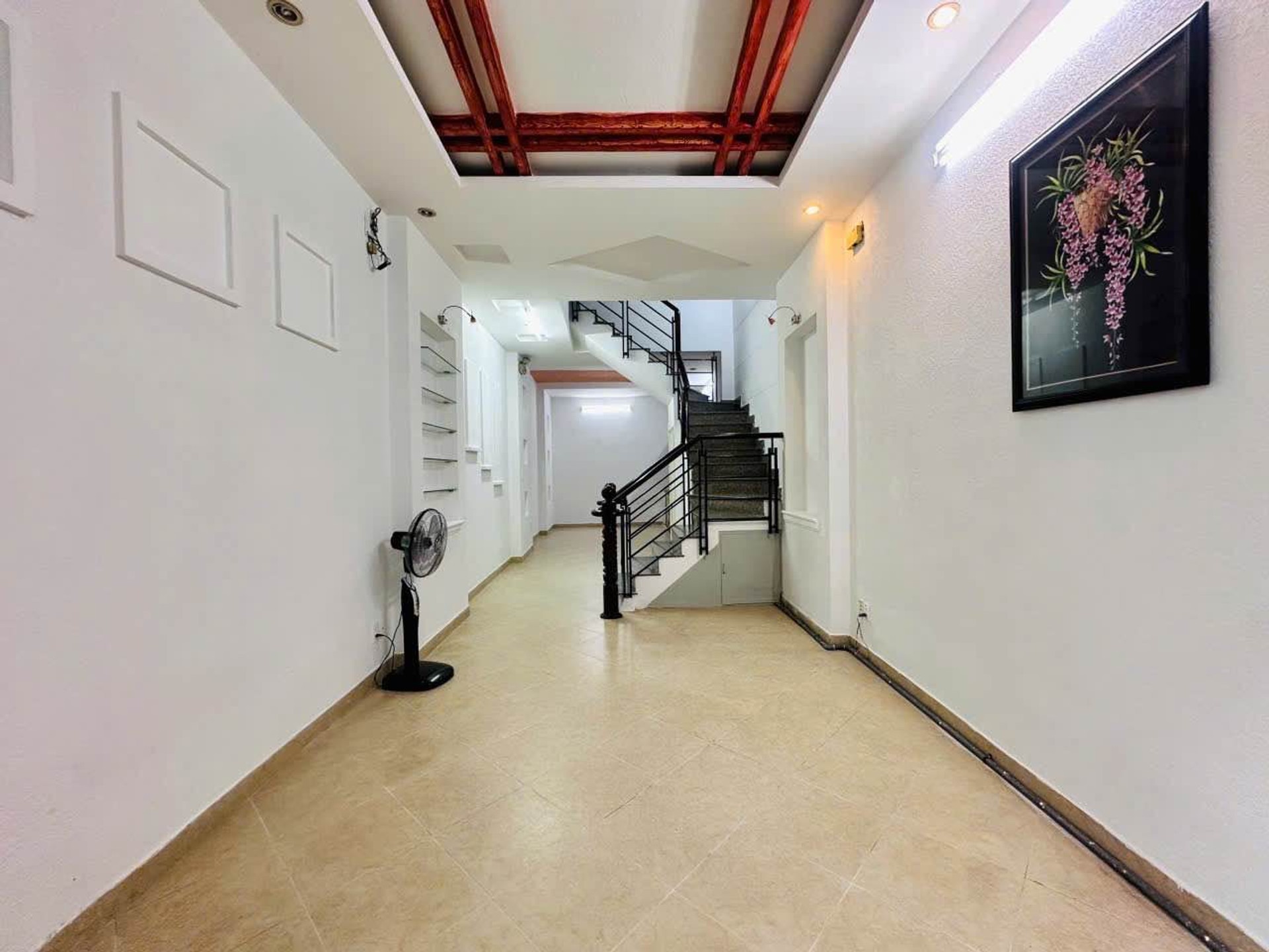Bán nhà 3 tầng diện tích 44m2 phường 13 Tân Bình, hẻm an ninh, gần nhà ga T3
