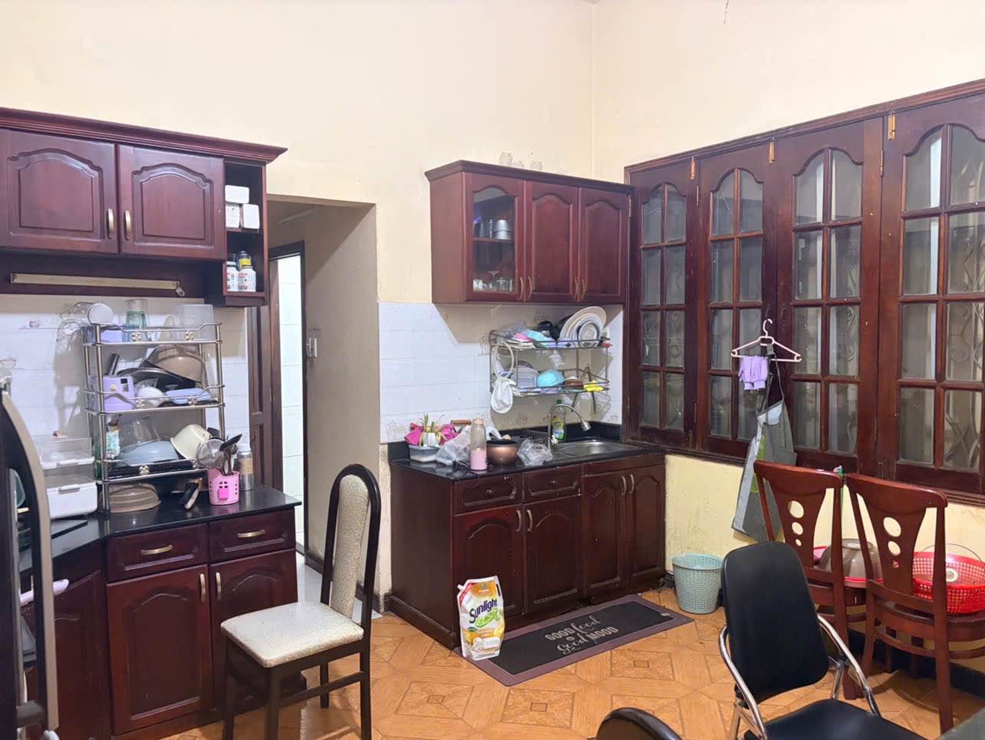 Bán nhà mặt phố diện tích 130m2, 5 tầng, mặt tiền 11m khu sân bay