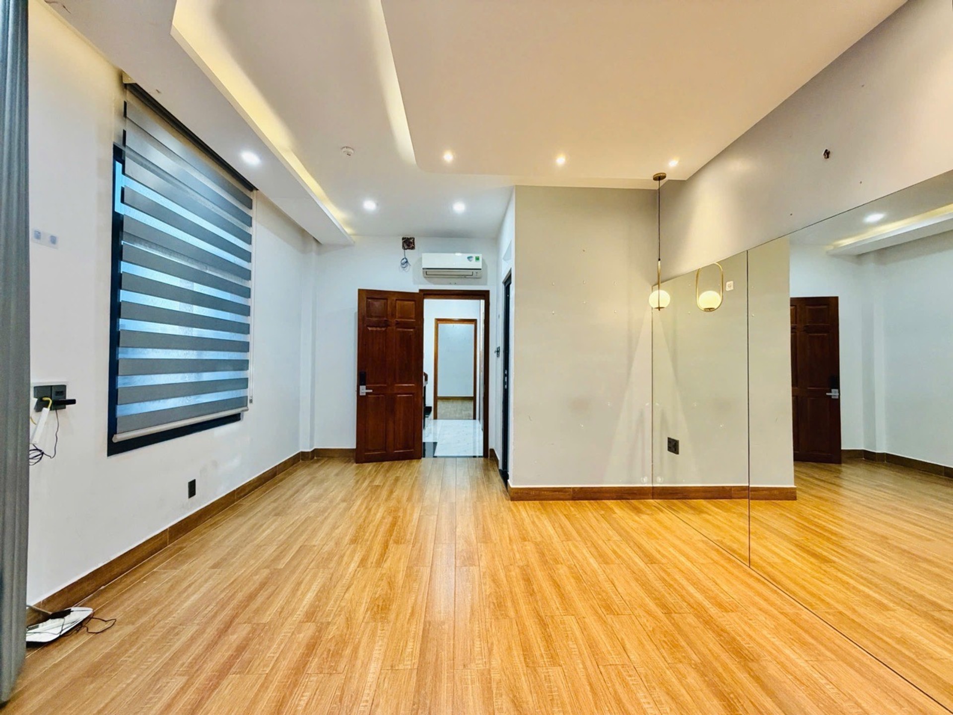 Nhà Lô Góc 5 Tầng Có Thang Máy - Kinh Doanh Đỉnh Ở Gò Vấp