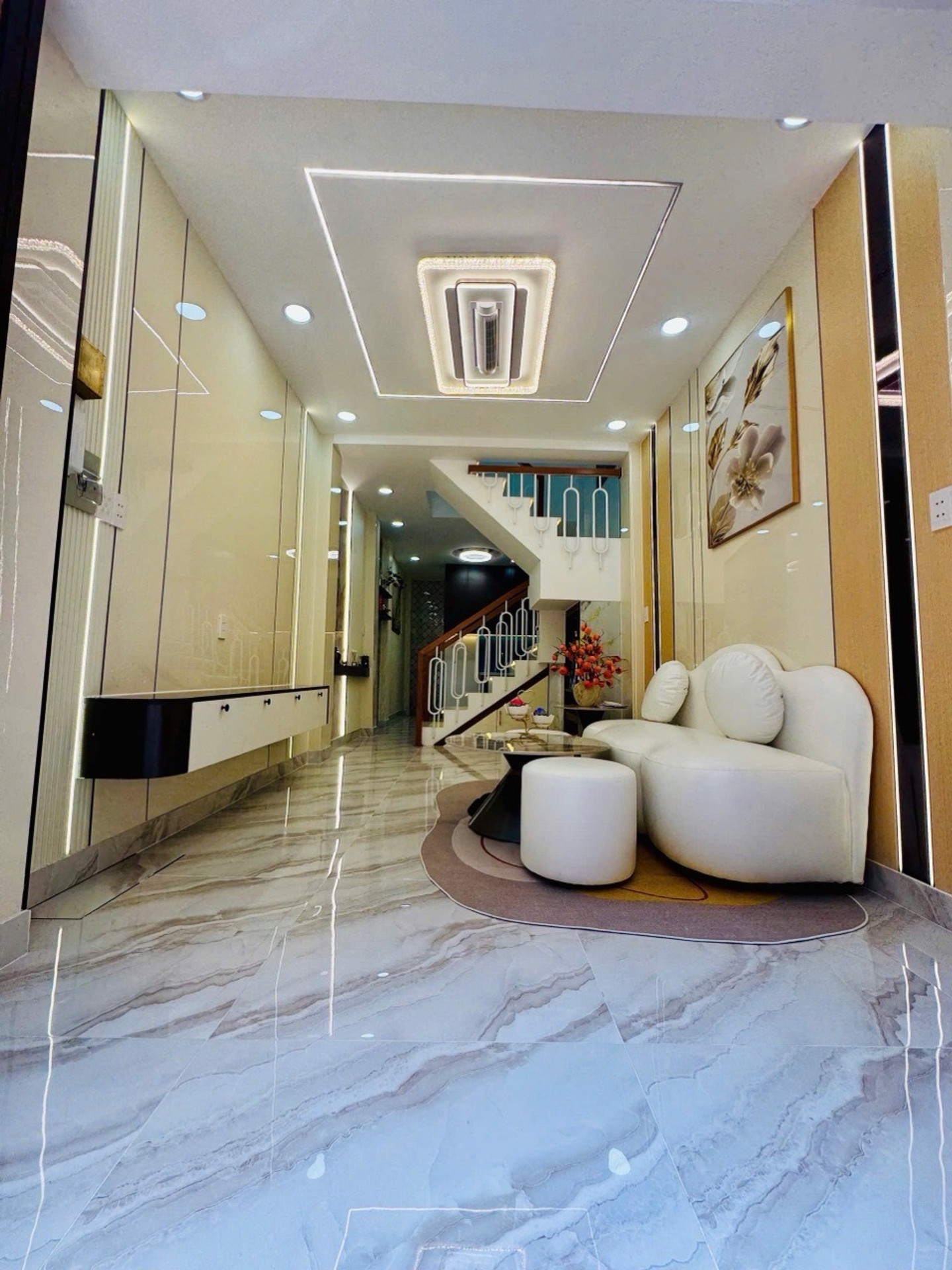 Nhà xinh trung tâm Quận 8, sẵn nội thất, hẻm thông thoáng
