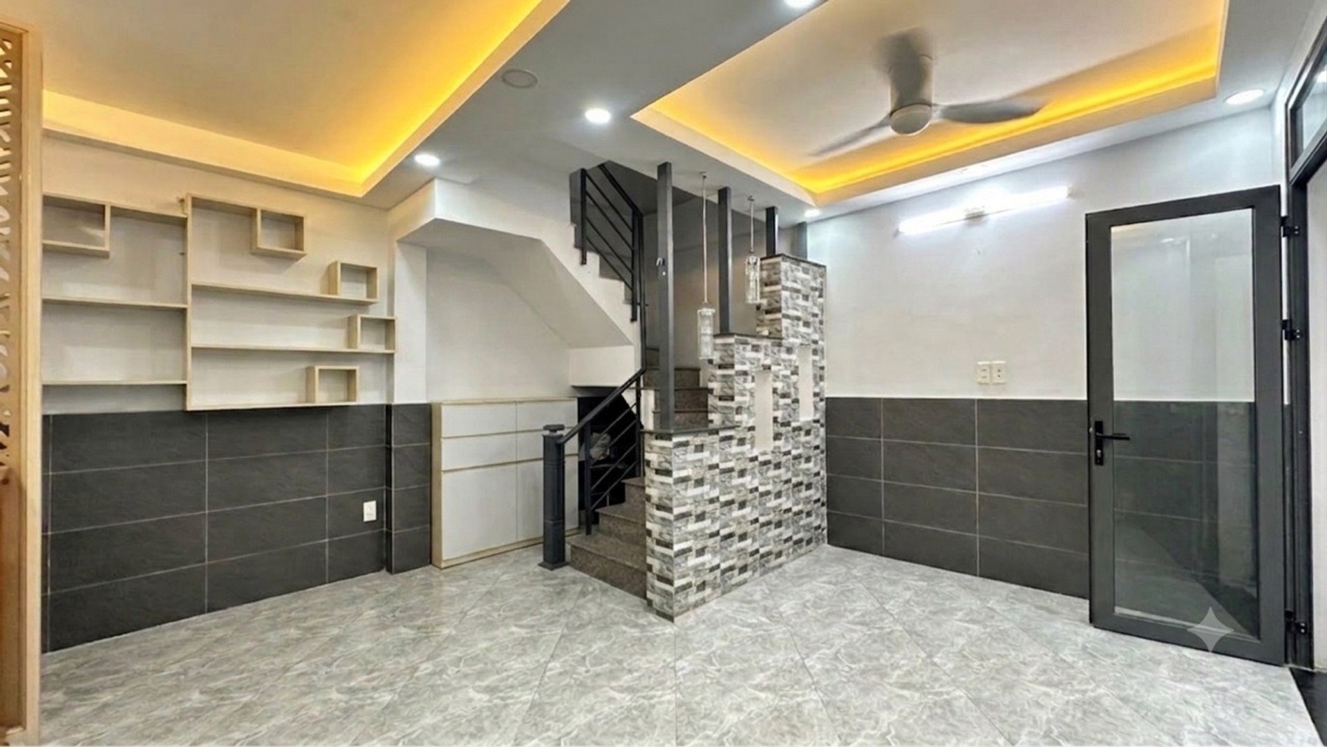 Nhà đẹp nội thất xịn, hẻm thông tứ tung, tiện nghi cực chất