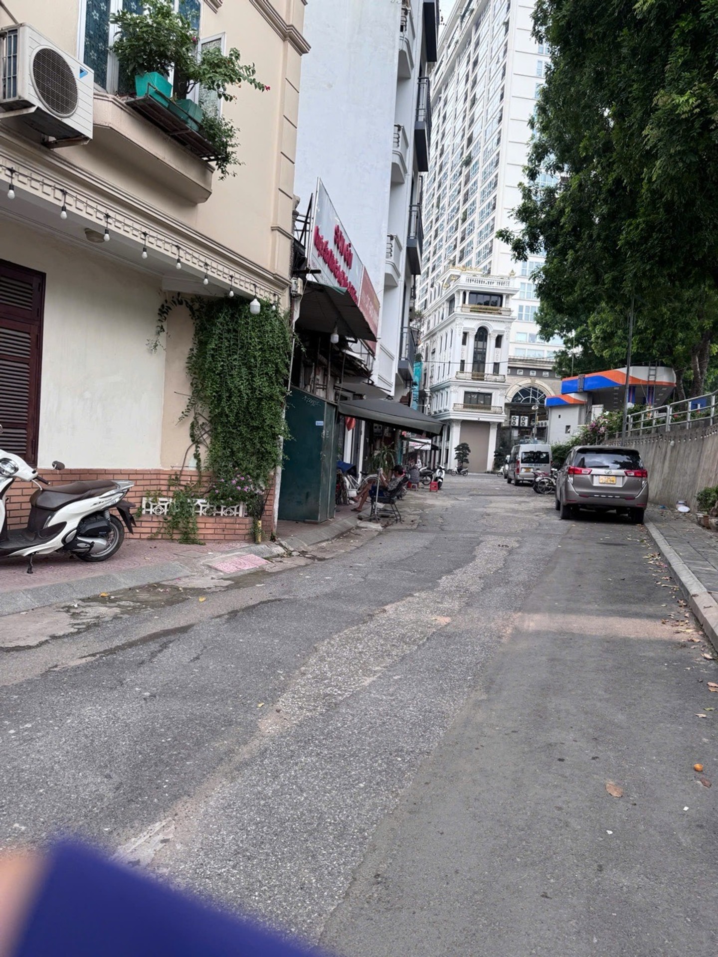 Nhà mặt phố rộng rãi, kinh doanh đỉnh tại Tây Hồ
