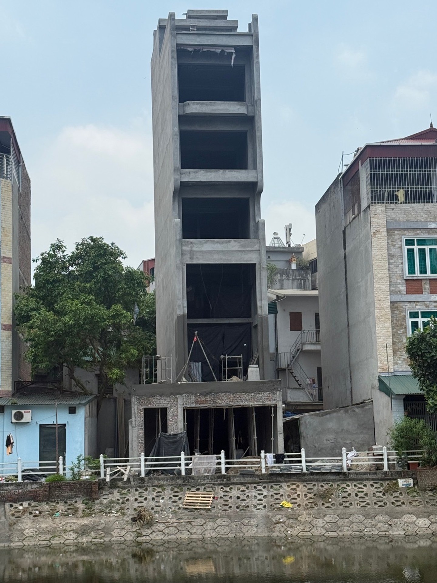 BÁN NHÀ NGỌC LÂM 53.8M2- 7 TẦNG THANG MÁY - GARA Ô TÔ - MẶT HỒ SIÊU THOÁNG -25.5 Tỷ