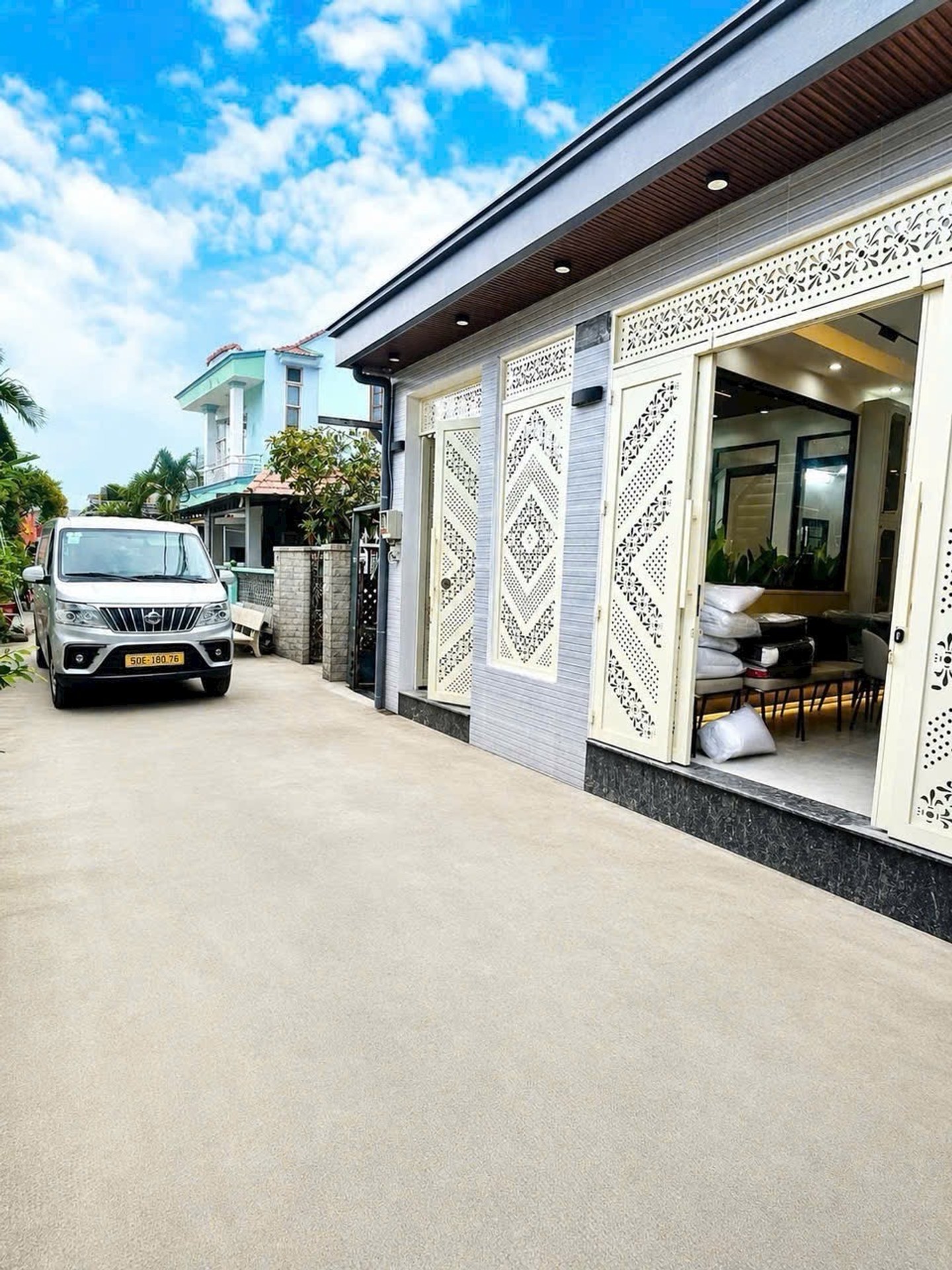 Bán nhà riêng 2 tầng hướng Đông Nam tại Nhà Bè, khu dân cư an ninh, mặt tiền hẻm xe tải