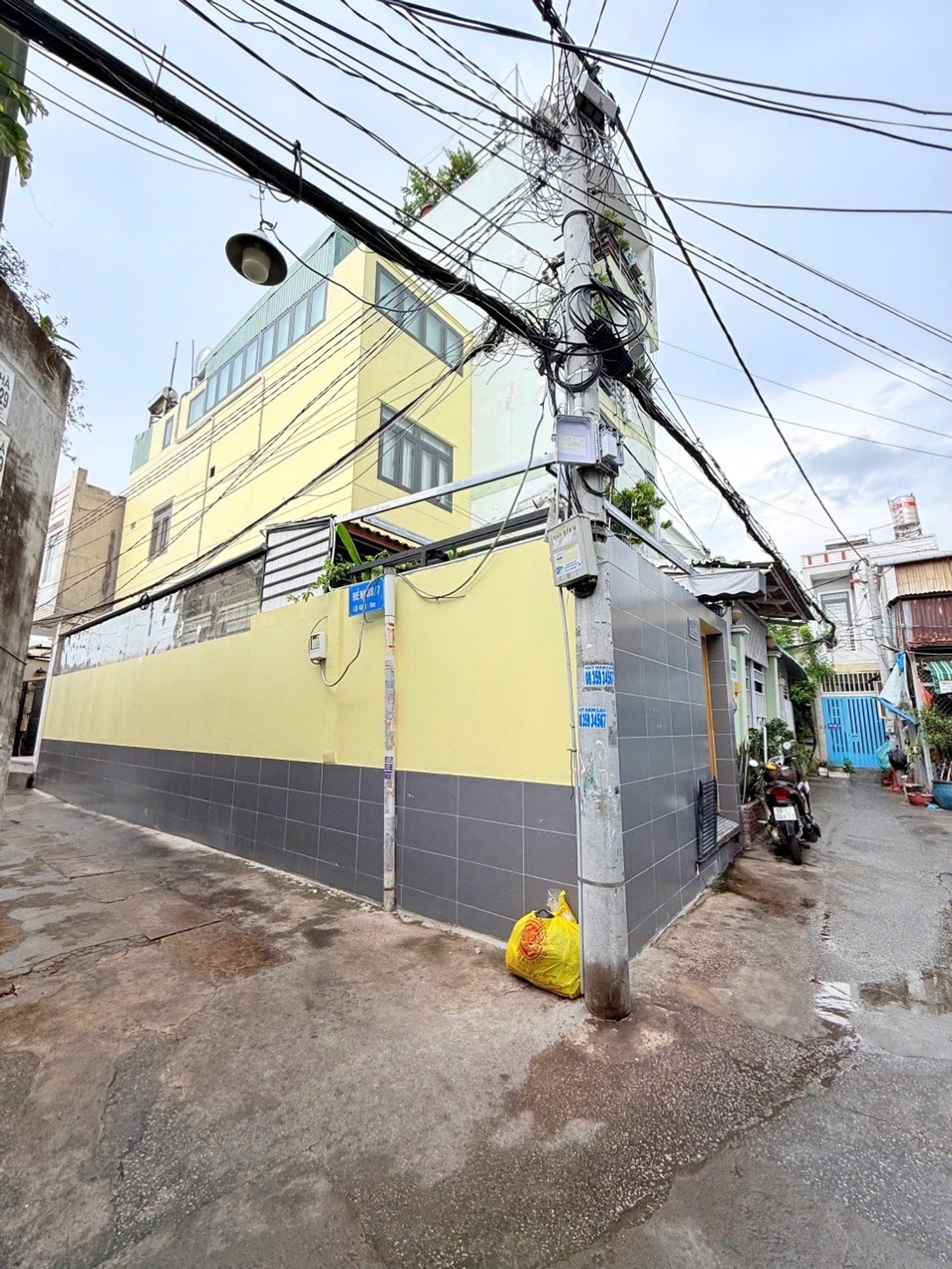 Cơ Hội Sở Hữu Nhà Lô Góc 3 Tầng Gần Quận 7 Với Giá Hợp Lý