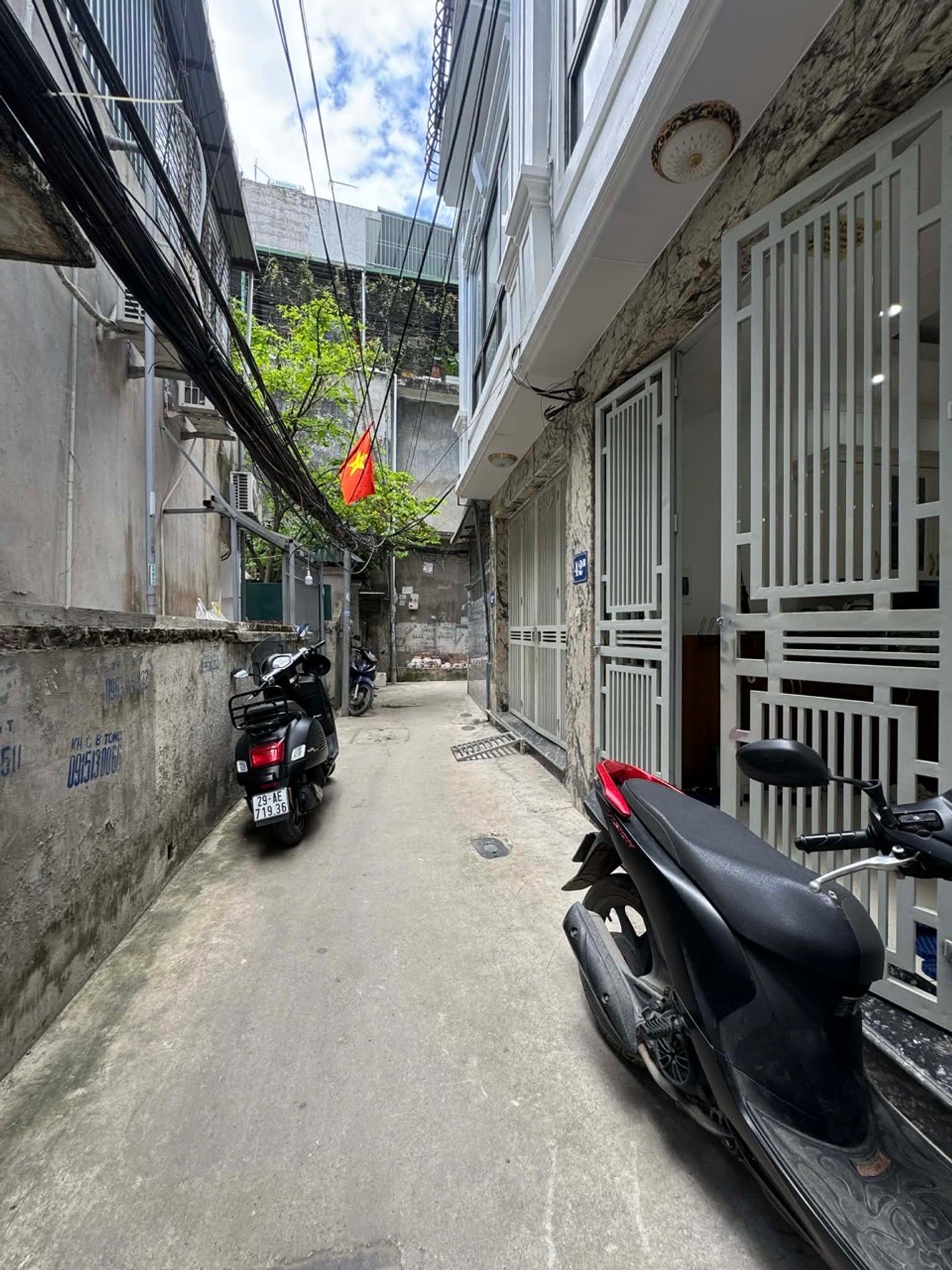 NHÀ LẠC LONG QUÂN 6 TẦNG THANG MÁY