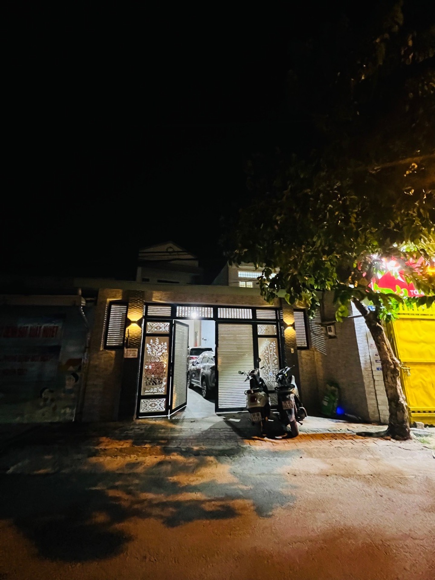 Nhà Mặt Phố Rộng 238m2, Giá Hấp Dẫn Tại Hóc Môn