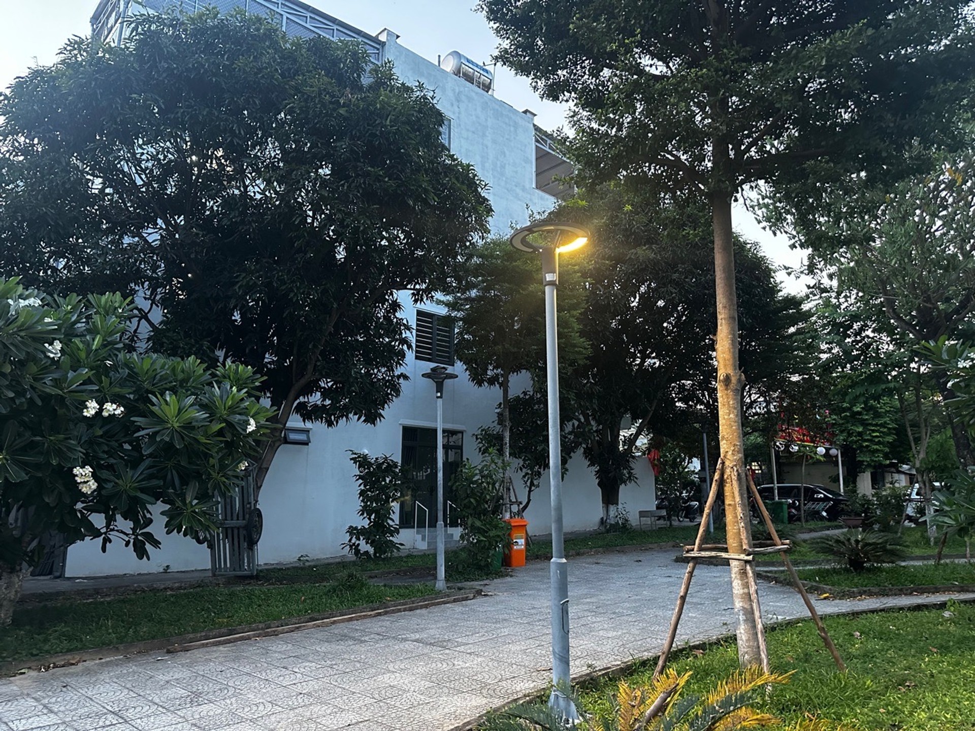 Bán chung cư mini 4 tầng diện tích 96m2, hướng Đông Bắc, giá 14 tỷ đồng
