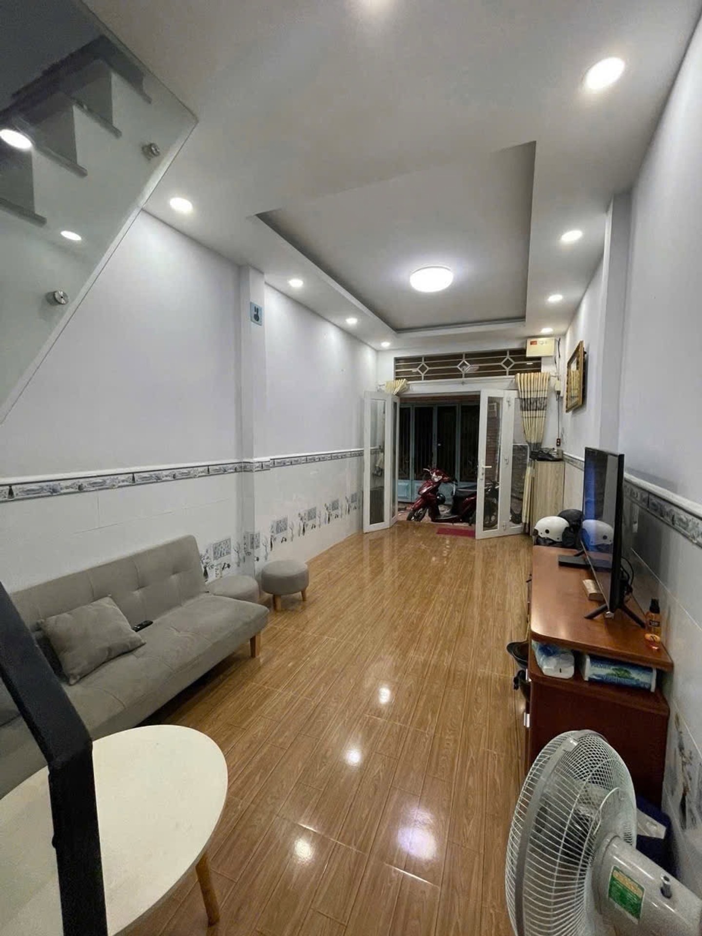 Nhà 3 tầng 27m2 ở Tân Bình giá 3.75 tỷ, mới xây, nội thất đầy đủ
