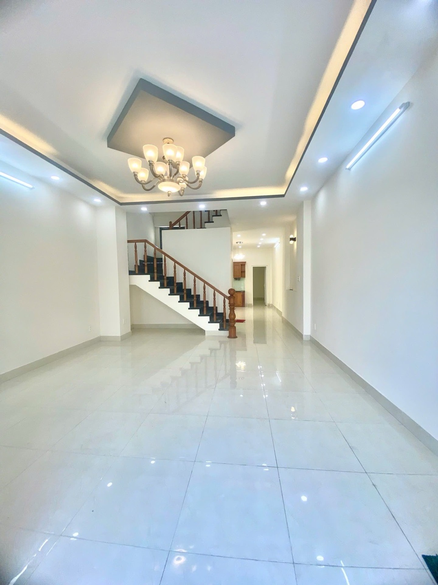 NHÀ 2 TẦNG HOÀN CÔNG - HẺM OTO TRÁNH - XÂY 2 CĂN - DÒNG TIỀN ỔN ĐỊNH