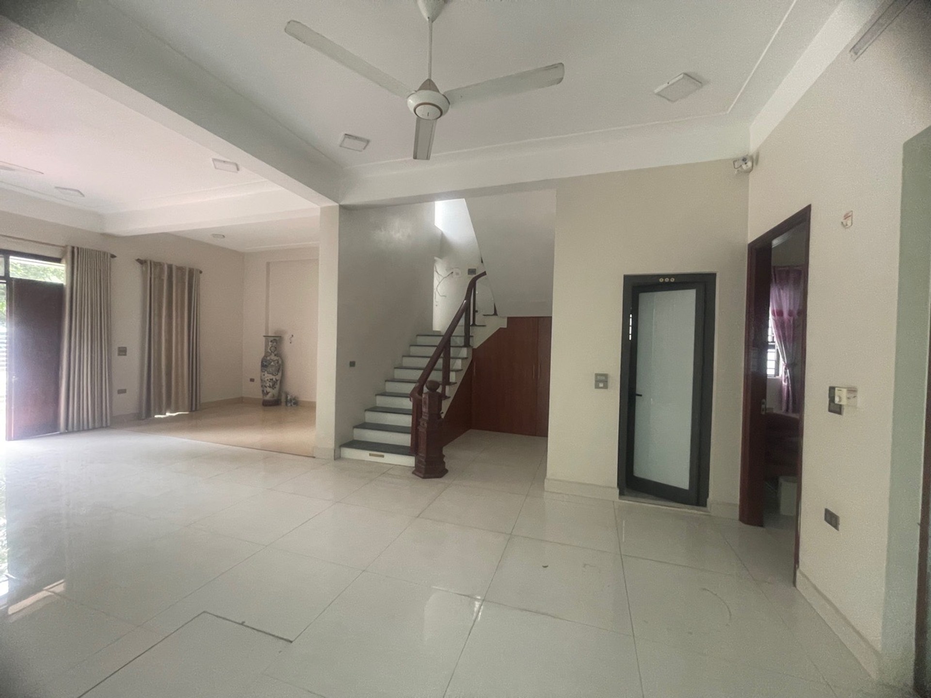 BIỆT THỰ SÂN VƯỜN 3 TẦNG – 204M² – MT 10M – VỈA HÈ Ô TÔ TRÁNH – NAM HỒNG - 8’ TỚI CẦU THĂNG LONG