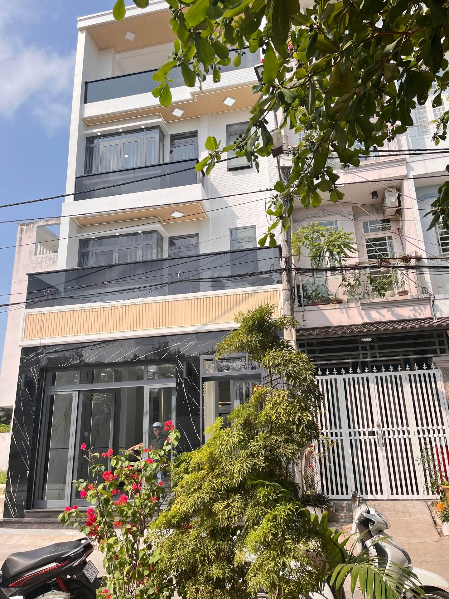 Bán nhà riêng 4 tầng tại phường Đào Tông Nguyên, hoàn thiện mới, thang máy, diện tích 63m2