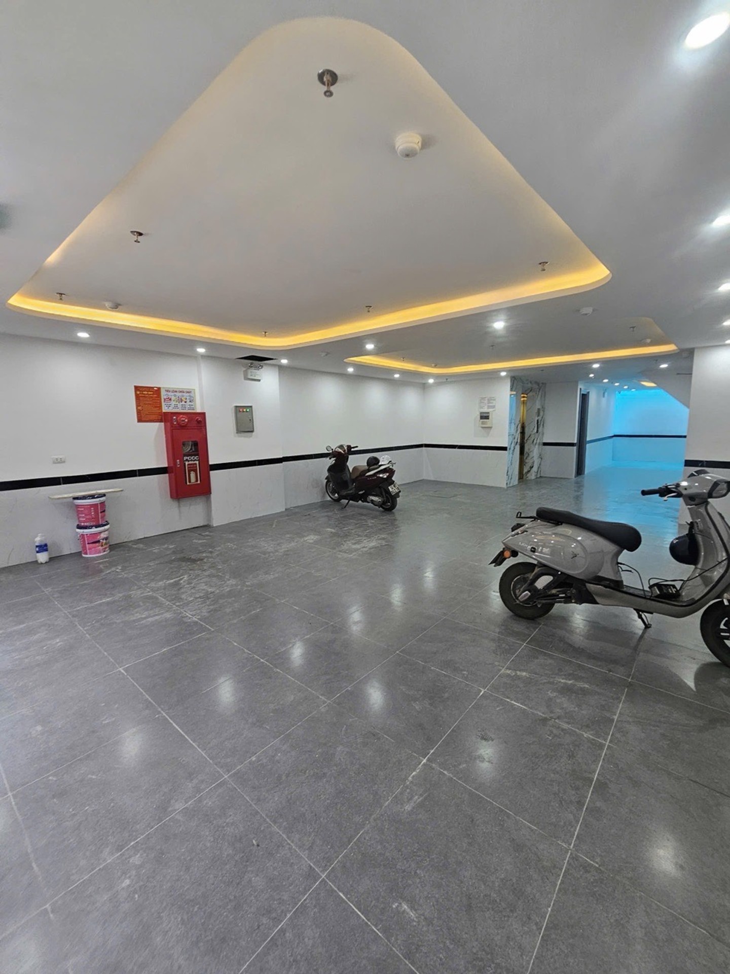 Bán chung cư mini 7 tầng tại Nhật Tảo, lô góc, thang máy, dòng tiền 170 triệu/tháng