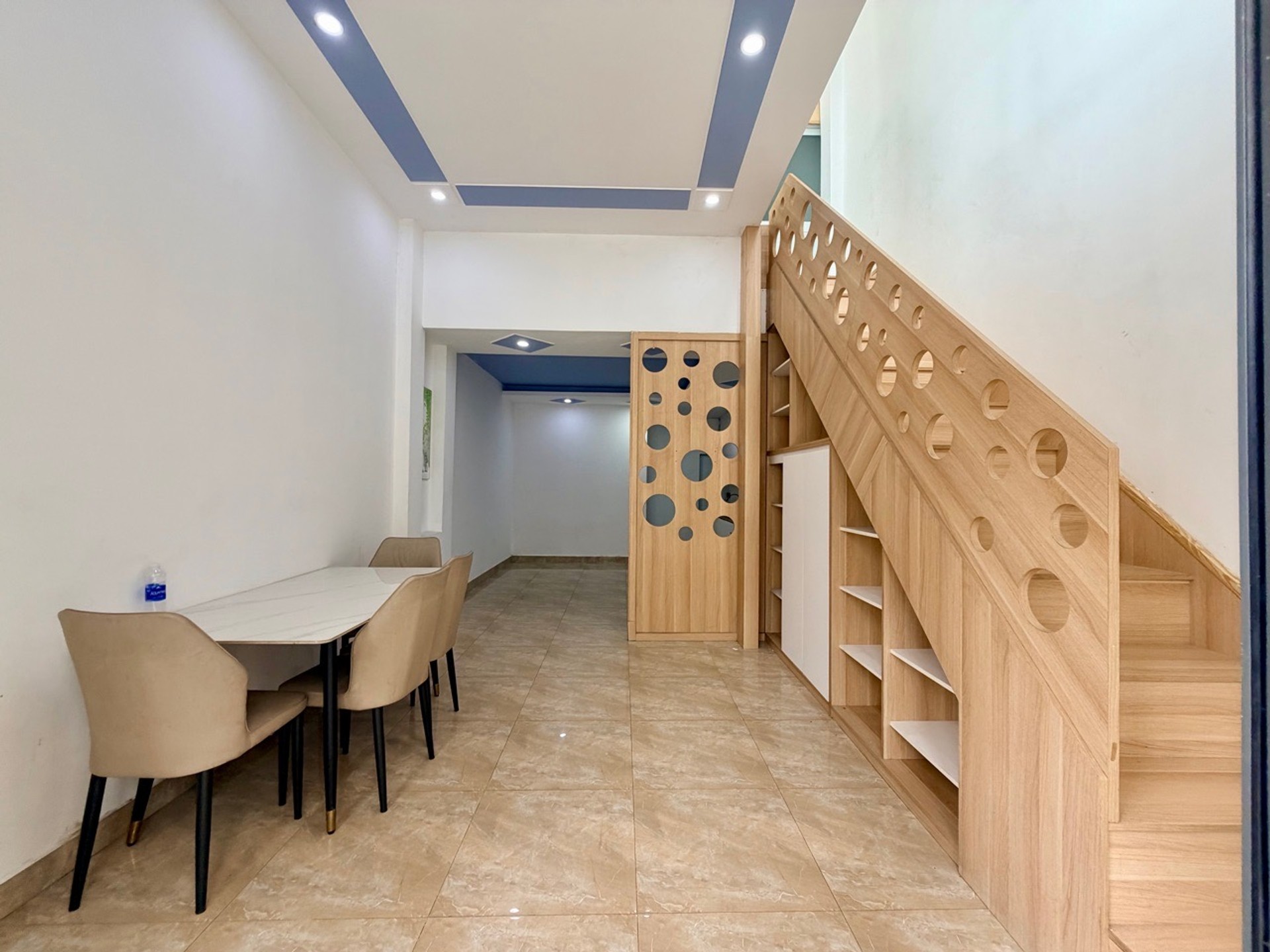 MẶT TIỀN BÀN CỜ – XE HƠI THÔNG – GIỮ TIỀN TỐT