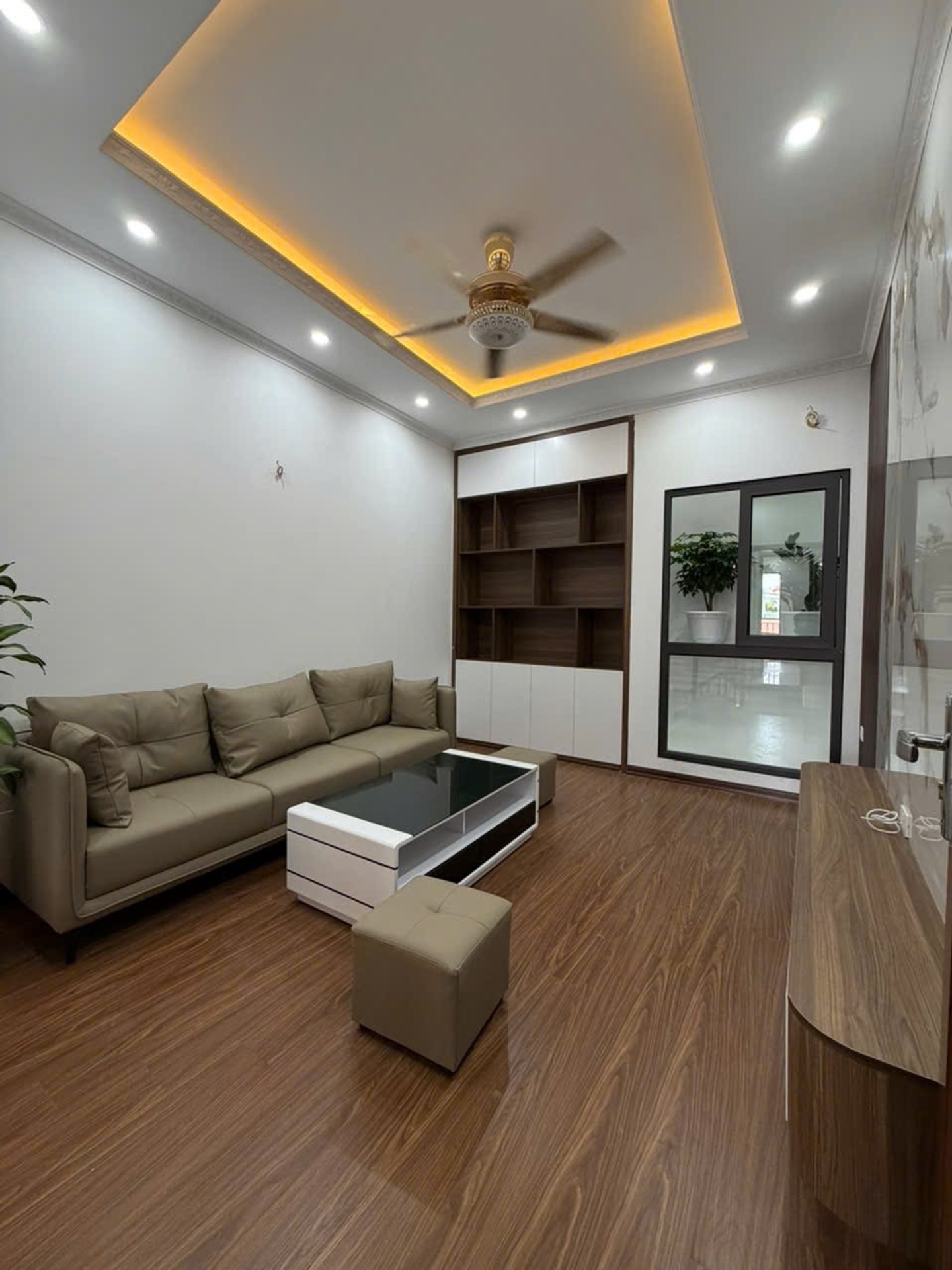 Nhà mới Đan Phượng đẹp lung linh, ô tô đỗ cửa, ô tô thông, gần hồ sinh thái , ở sướng