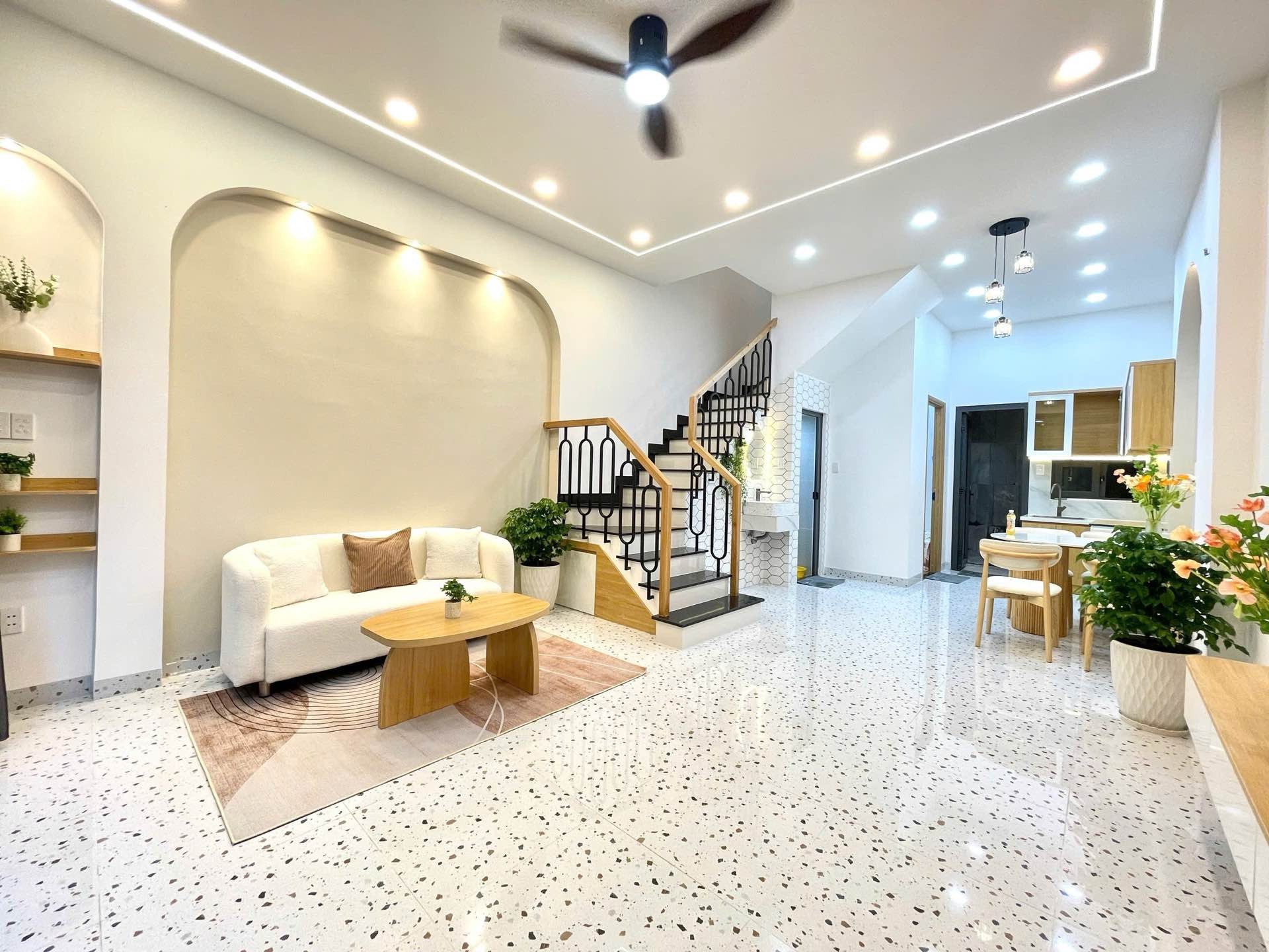 Bán nhà riêng diện tích 42.2m2 khu vực Bình Thạnh, nhà mới 2 tầng mặt tiền 4.5m chỉ nhỉnh 6 tỷ