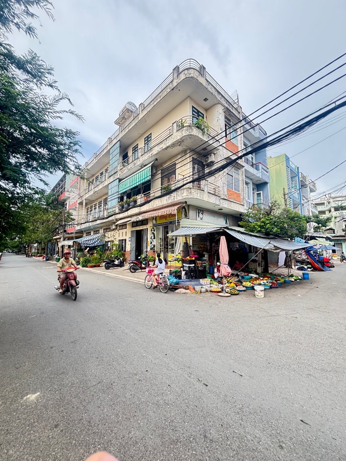 👉Chạy 7p ra Aeon TP,Bệnh viện BT,ngay kế bên chợ,
👉 Tương lai nhà mặt tiền ,vòng xoay ngay Tân kỳ