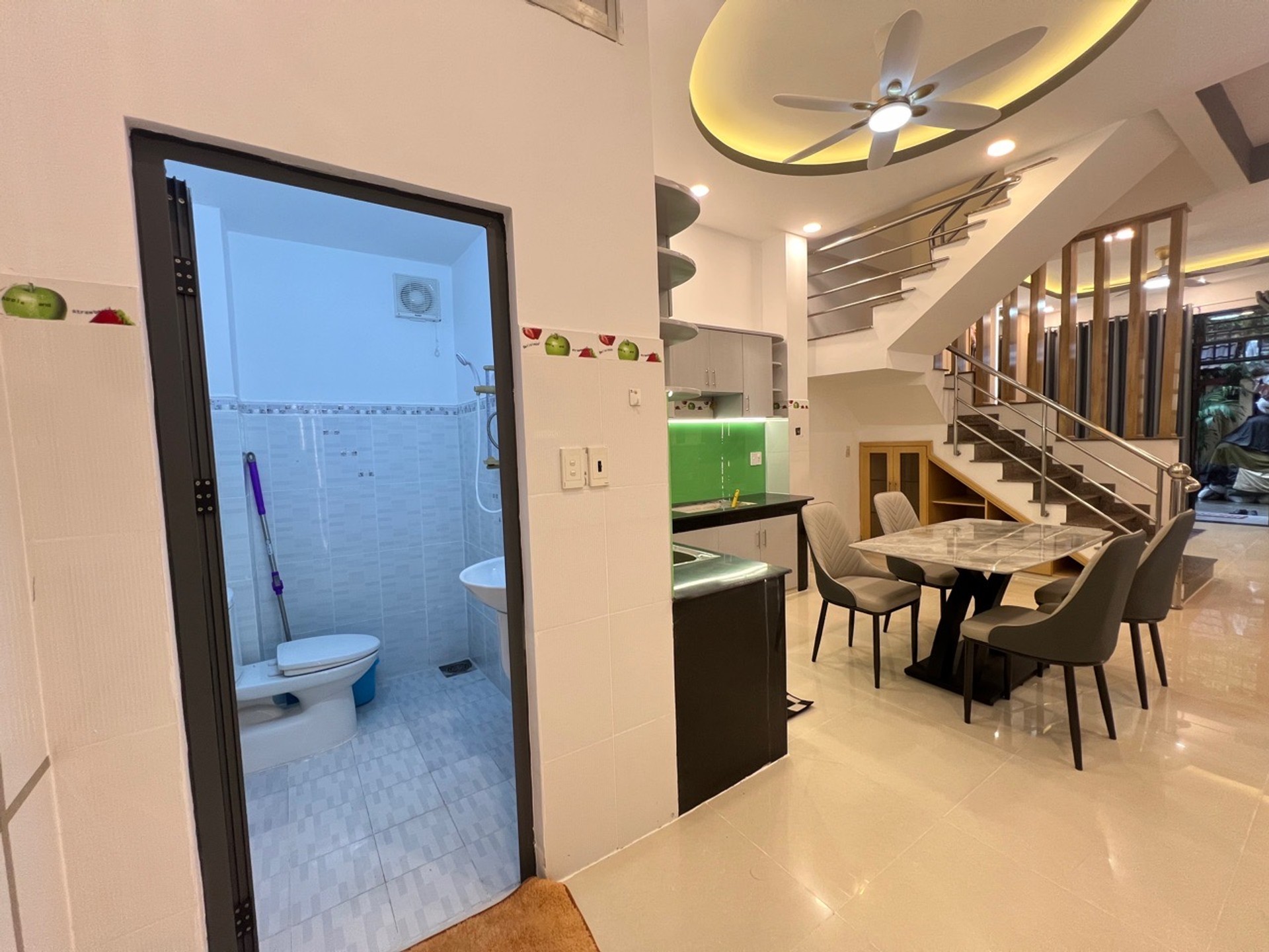 Nhà đẹp 3 tầng hẻm Âu Dương Lân, không gian sống lý tưởng