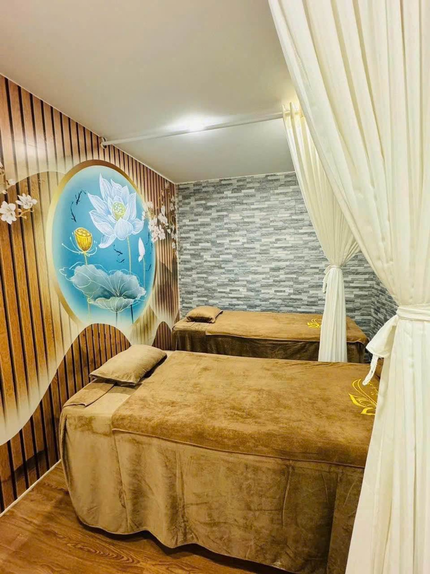 Nhà 5 tầng hót hòn họt trên phố Tô Hiệu, kinh doanh đỉnh