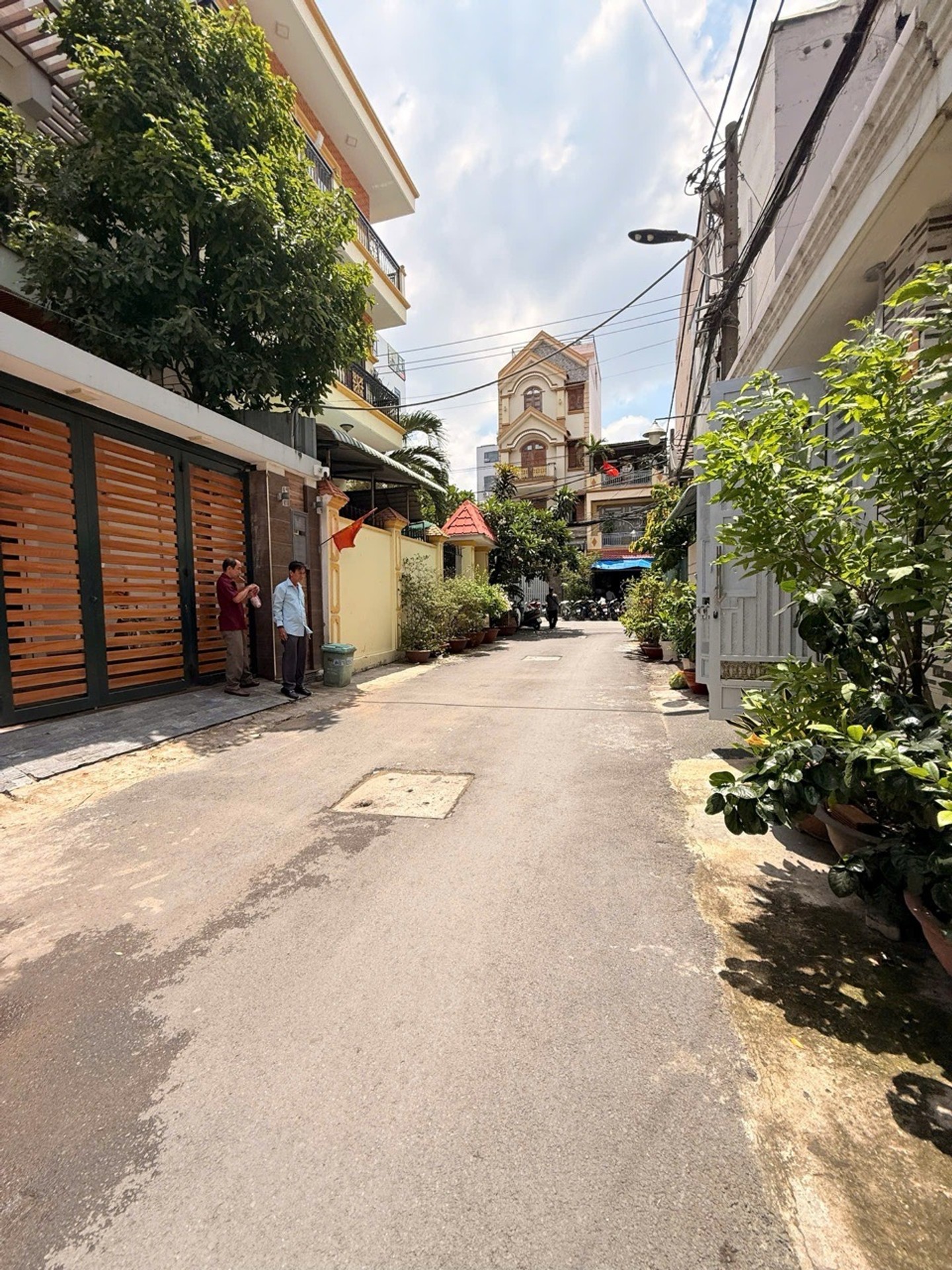 Cơ hội sở hữu nhà 4 tầng giá tốt tại Quận 7, hẻm xe hơi rộng 6m