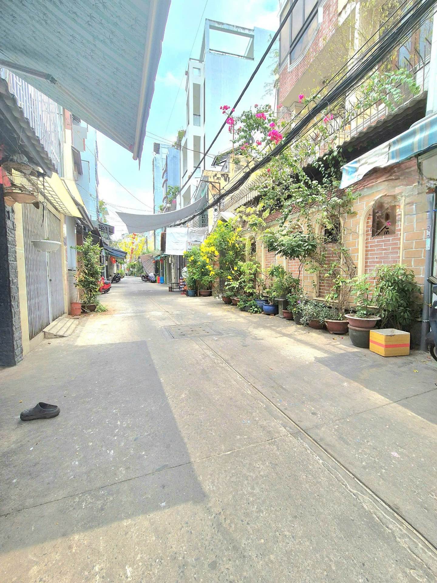 Bán nhà 3 tầng 60m2 giá 7.5 tỷ đường Lạc Long Quân Tân Bình