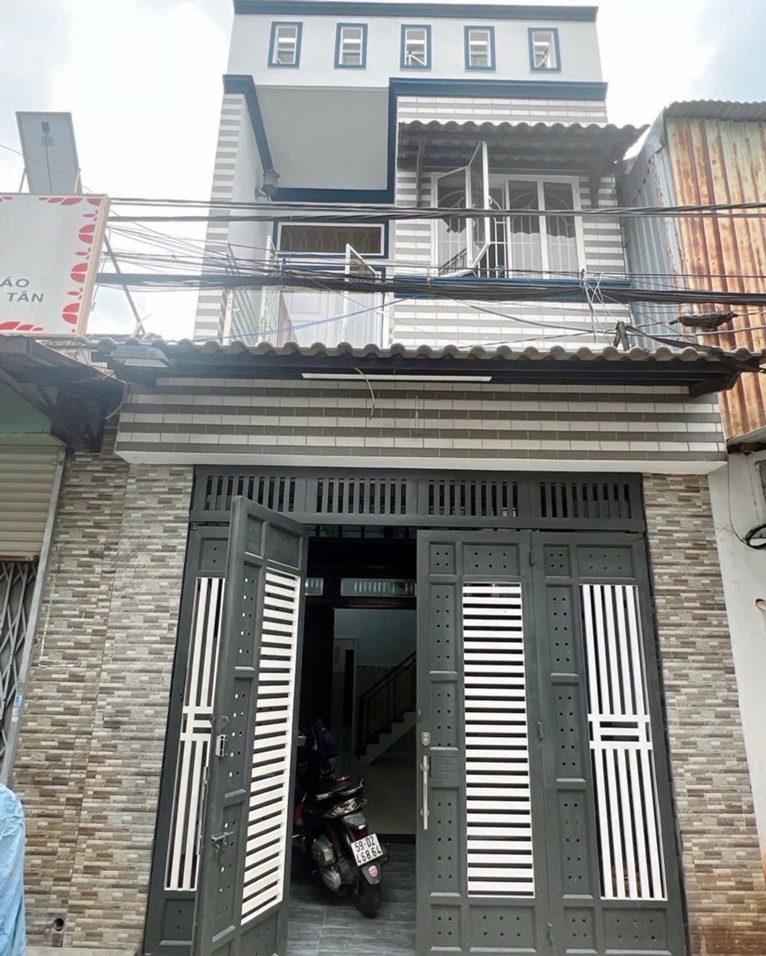 💥 HOT - 2 MẶT TIỀN XE TẢI BON BON THÔNG TỨ TUNG - VỊ TRÍ ĐẸP - NHÀ 2 TẦNG ĐẸP SỔ VUÔNG VỨC HOÀN CÔ