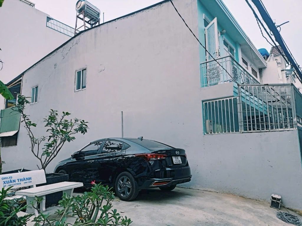 Bán nhà riêng hẻm ô tô gần Phú Mỹ Hưng, 2 tầng, 3 phòng ngủ, diện tích 50m²