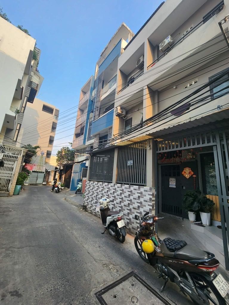 Bán nhà riêng 3 tầng: 8,4 x 16,7 métgồm 16 phòng, Oto đỗ Cửa tại trung tâm quận 8. Giá 14.9 tỷ