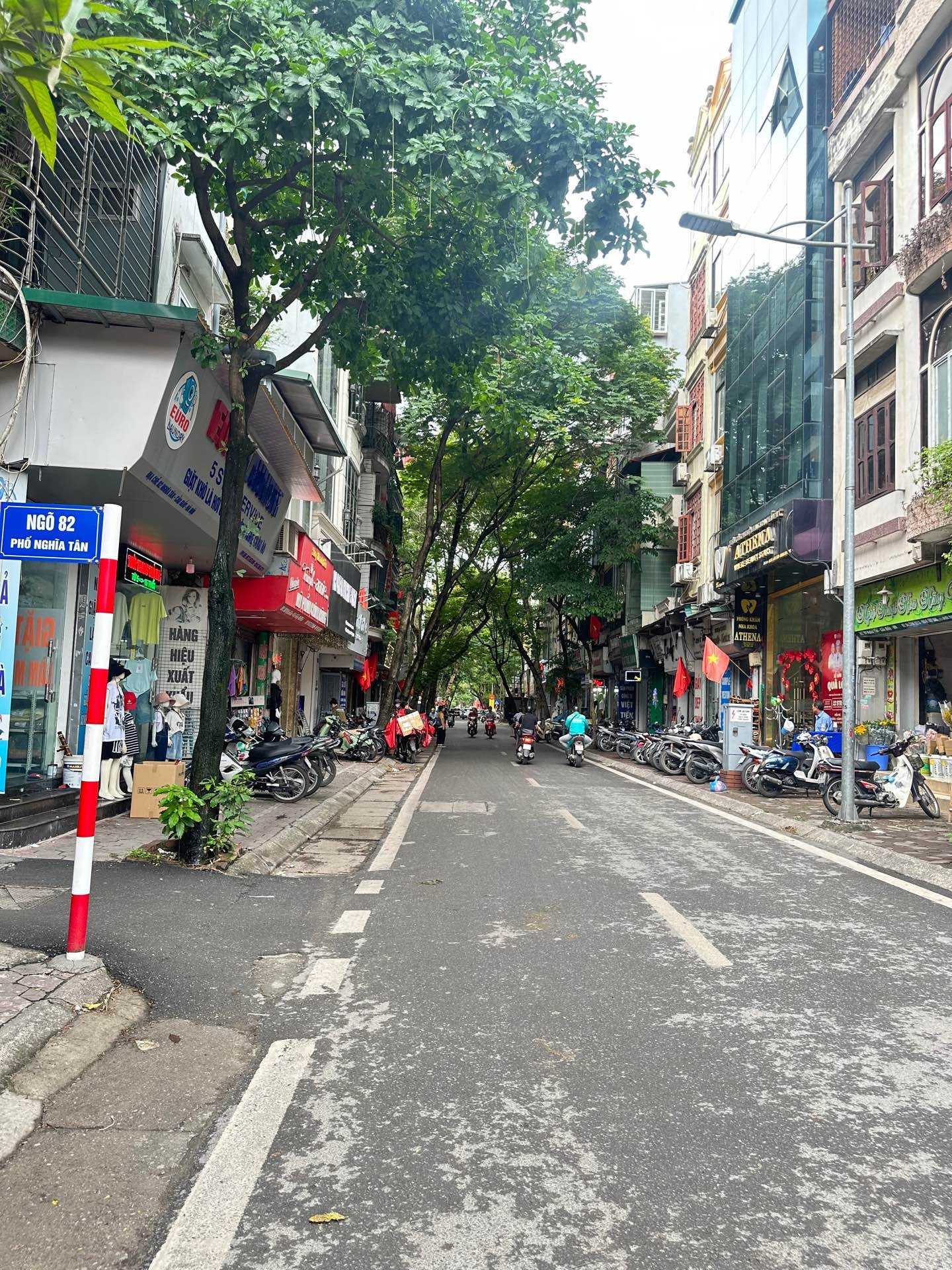 Nhà Phố Nghĩa Tân 54m, Vỉa Hè Rộng, Kinh Doanh vô địch, giá tốt.