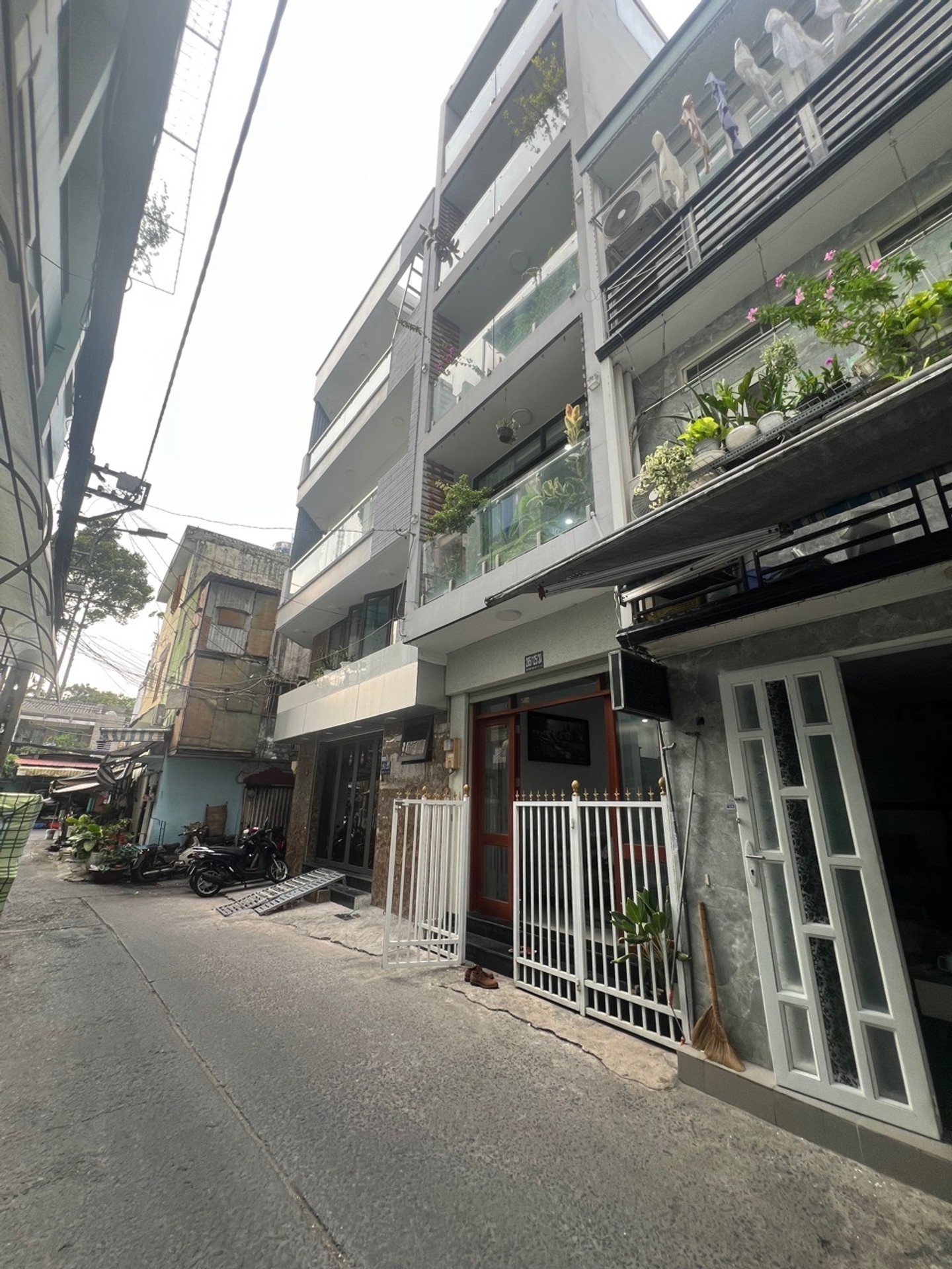 Nhà 5 tầng nở hậu hiếm Quận 10, giá trị vàng giữa lòng thành phố