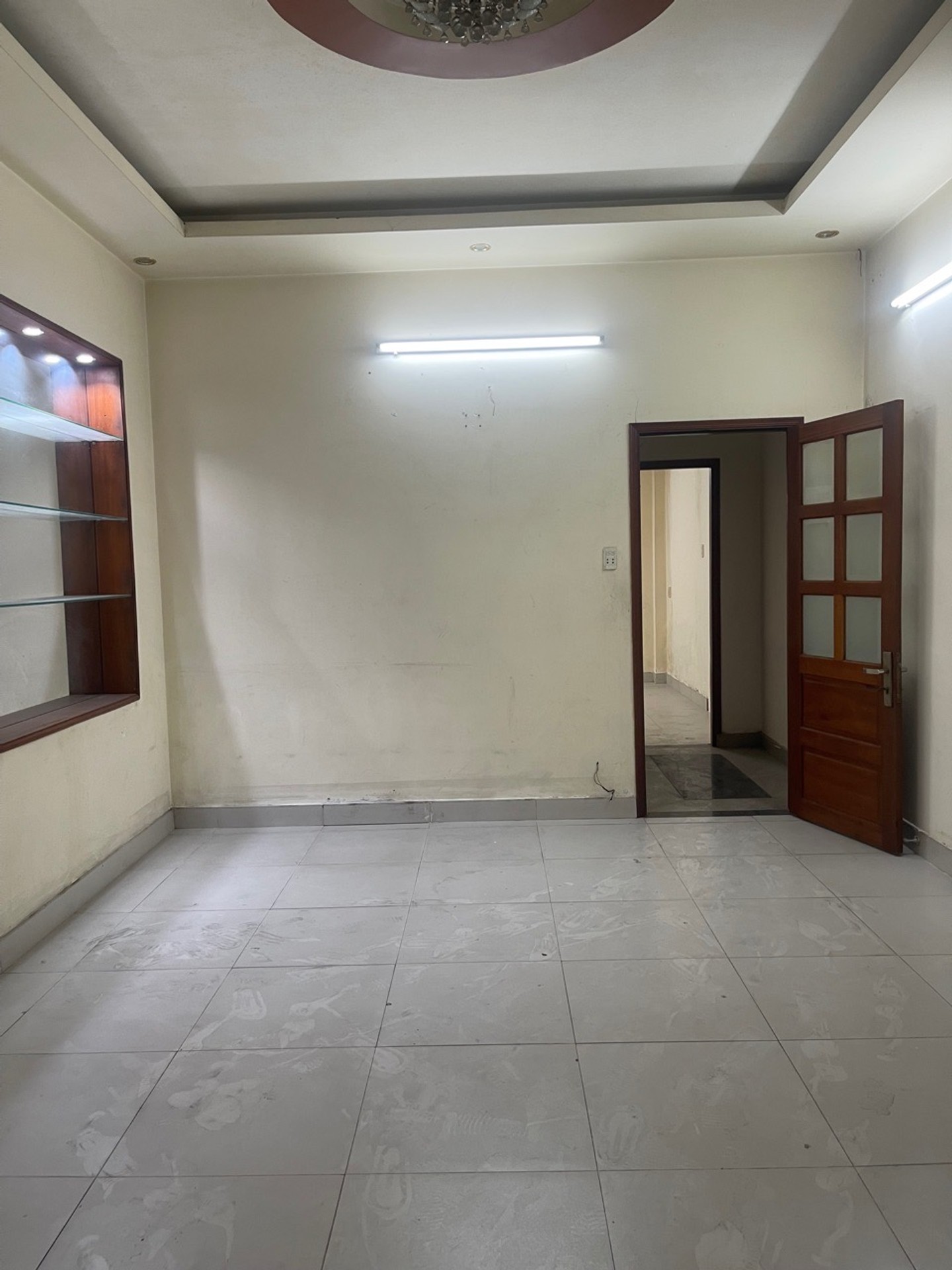 Nhà mặt phố 5 tầng kinh doanh sầm uất tại quận Tân Bình