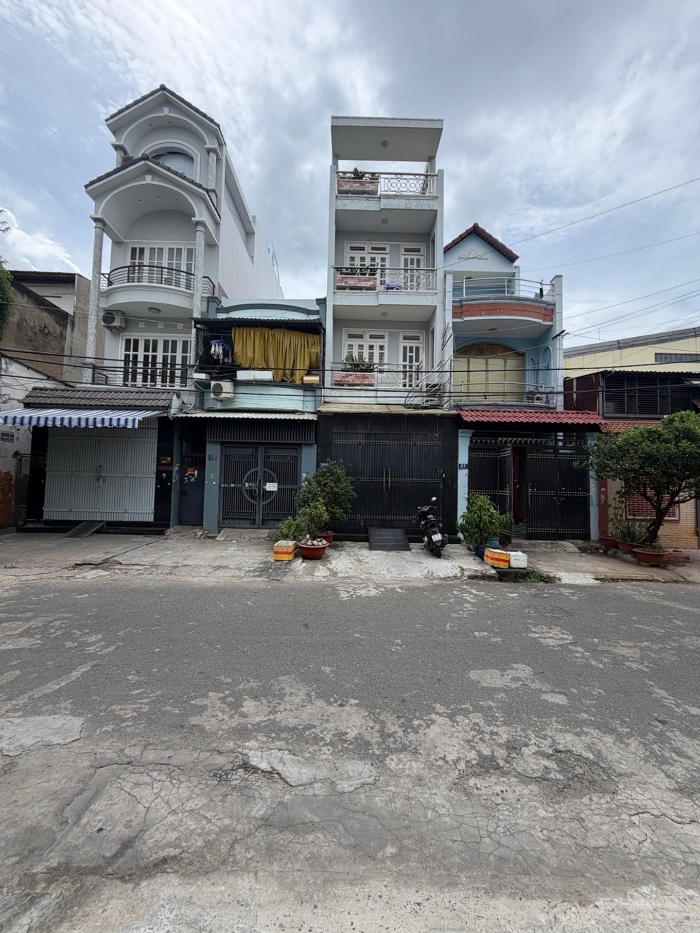 Bán nhà mặt phố 4 tầng diện tích 100m2 tại KCN Tân Bình, giá tốt