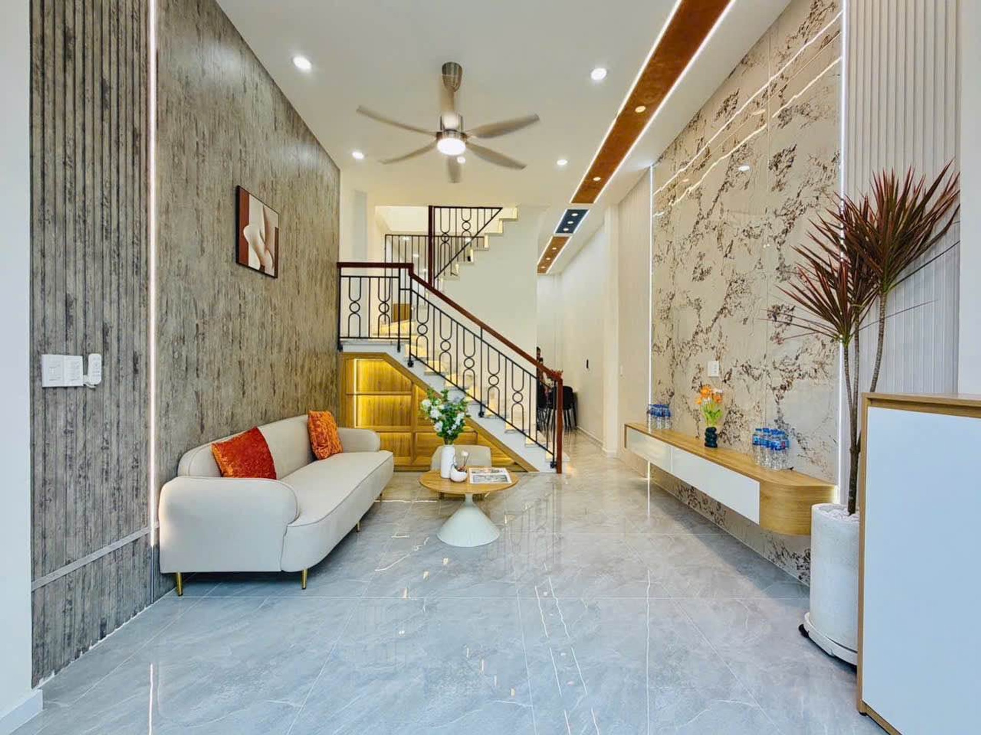 Nhà Hiếm Quang Trung 2 Tầng 2 PN, Giá Tốt Dưới 5 Tỷ