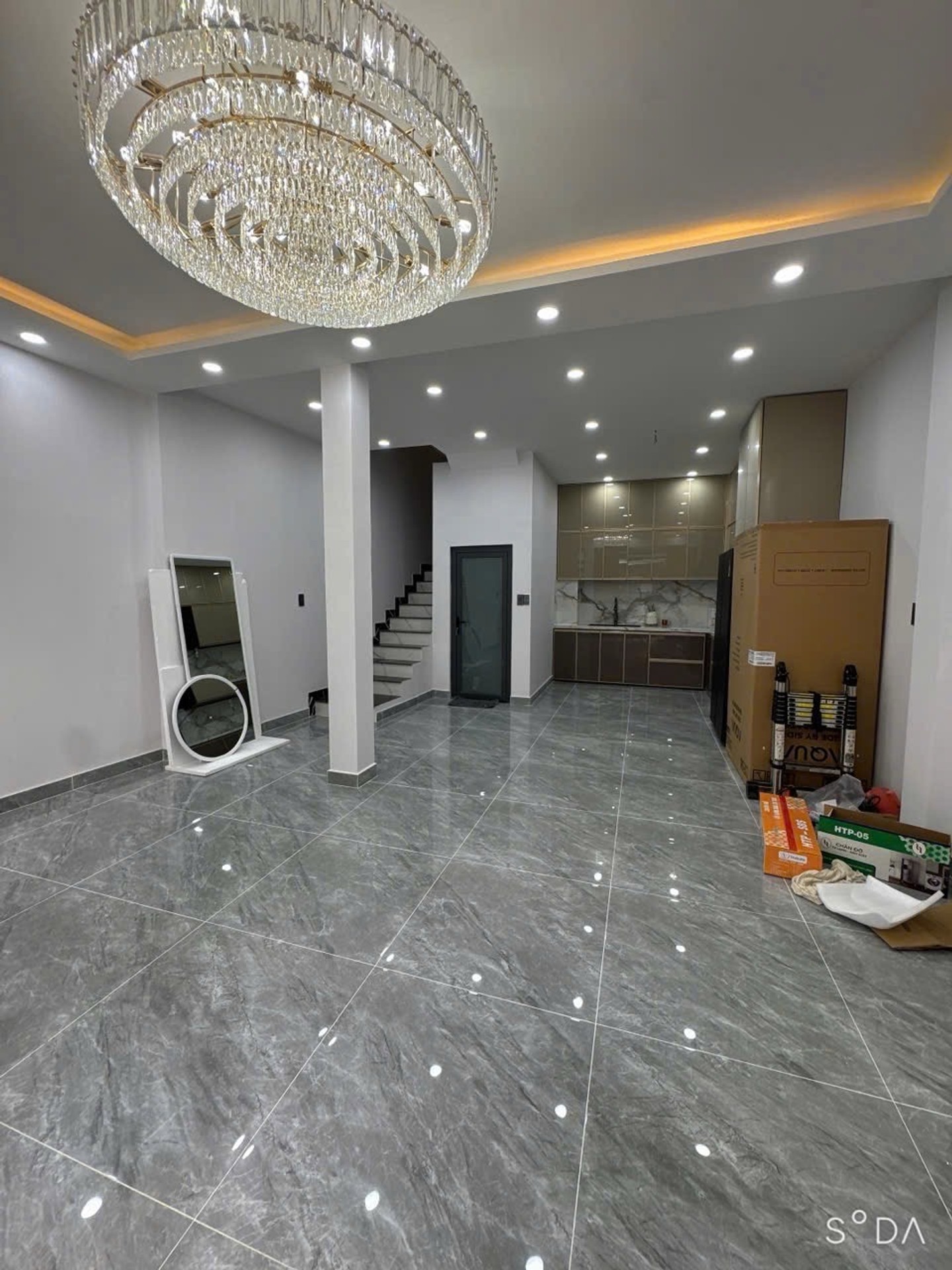 ĐƯỜNG XE HƠI 6M - DT: NGANG LỚN 5,6M - NHÀ XÂY MỚI 5 TẦNG, SÂN THƯỢNG - NGAY SÁT MẶT TIỀN,