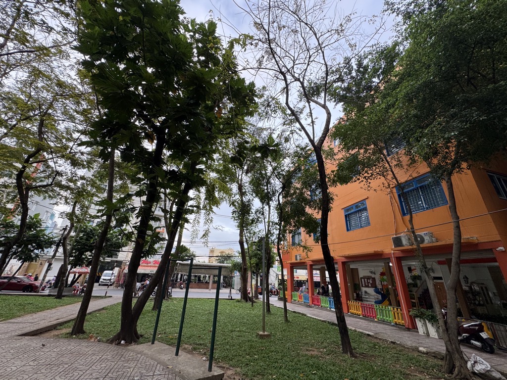 Bán nhà mặt phố lô góc view công viên, phường Bình Trị Đông B, Quận Bình Tân