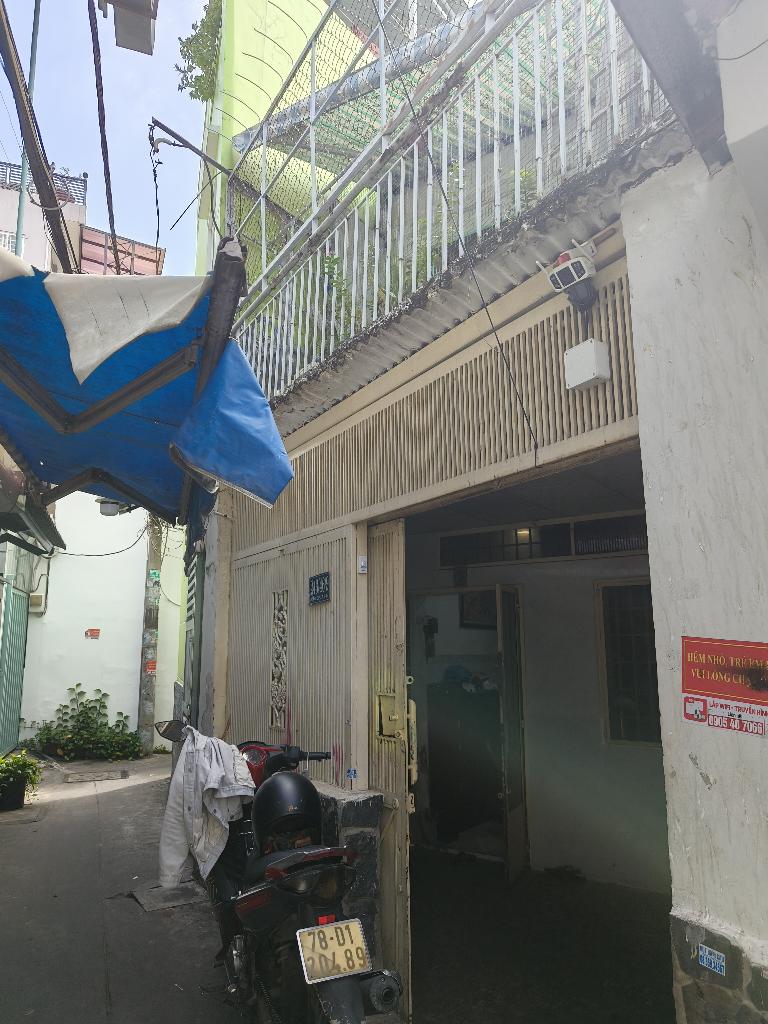 NGAY TRUNG TÂM Q.4 HẺM THÔNG