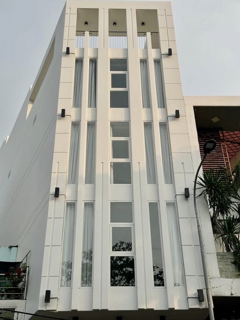 MẶT TIỀN ĐẲNG CẤP KHU ĐỆ NHẤT KHÁCH SẠN TÂN BÌNH- 6 TẦNG THANG MÁY- 11 CHDV CAO CẤP- D.THU 2 TỶ/NĂM