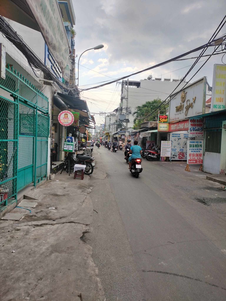 MẶT TIỀN XÓM CHIẾU - 2 TẦNG - 32M²- NỞ HẬU TÀI LỘC
