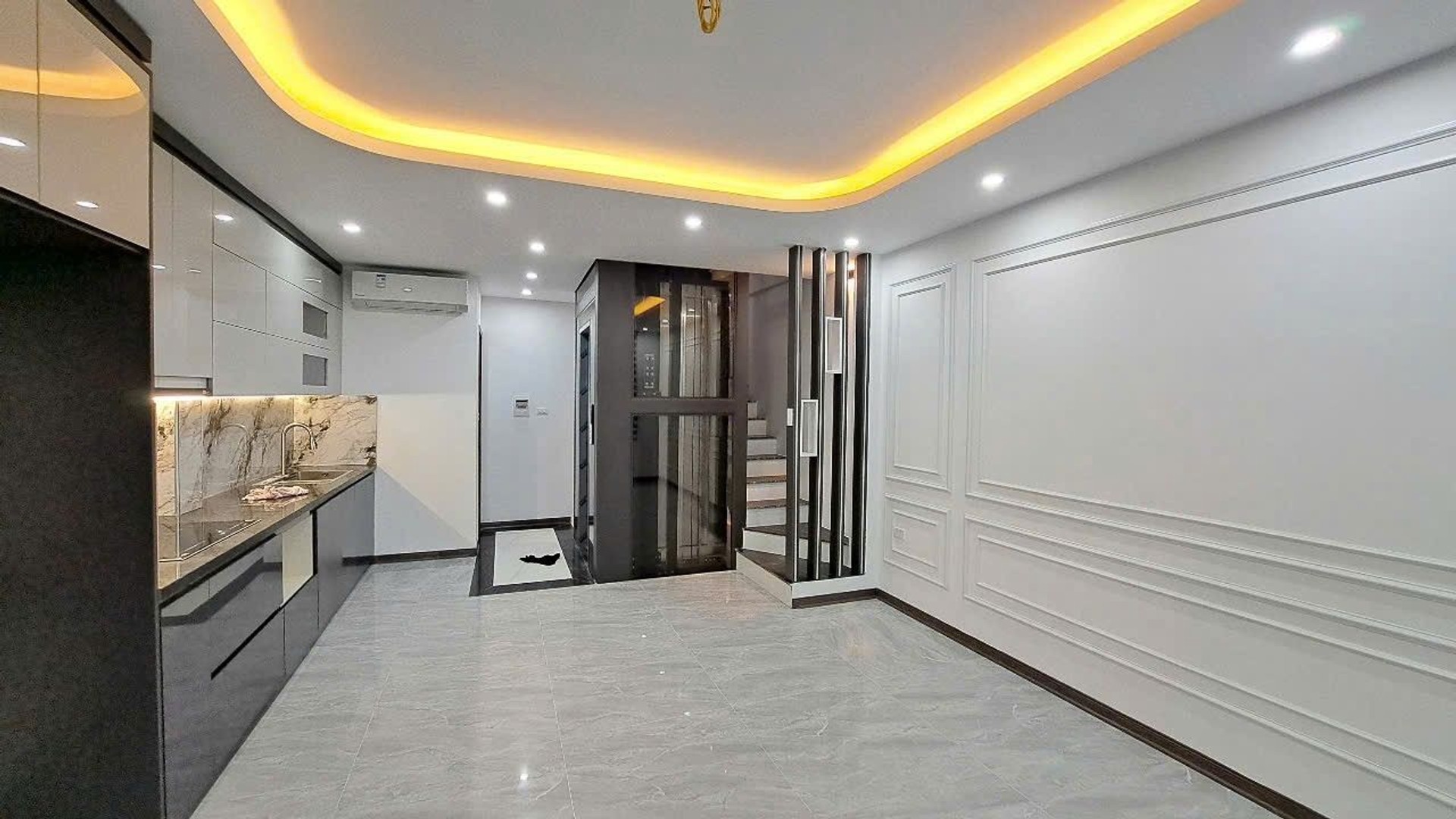 Bán nhà 64mx6T thang máy tại Thạch Bàn, vị trí gần Aeon Mall chỉ hơn 10 tỷ