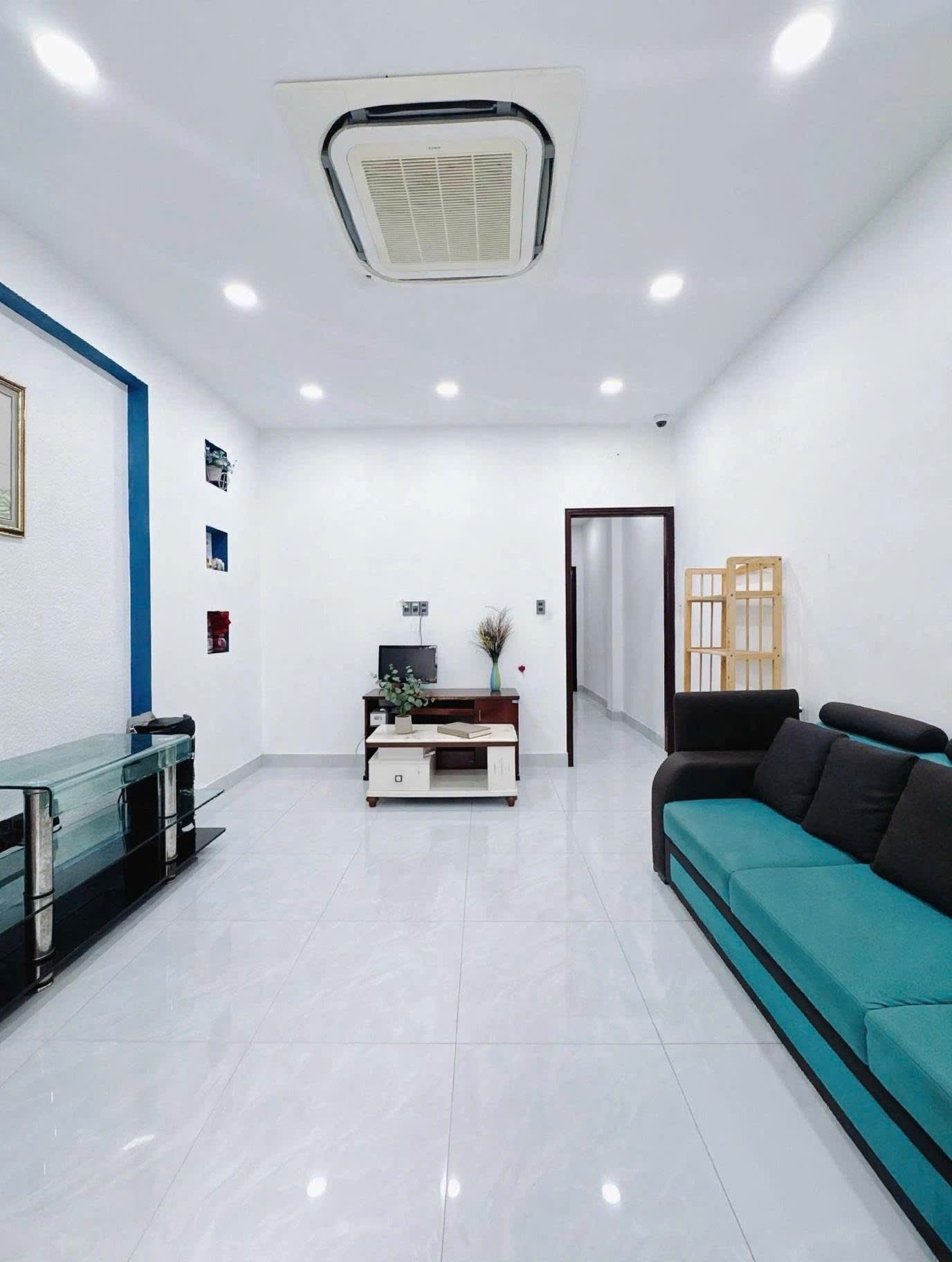Đối diện Trường Đảng - 56m2 - 5 Tầng - Nhỉnh 19 tỷ - Hẻm 2 ô tô tránh