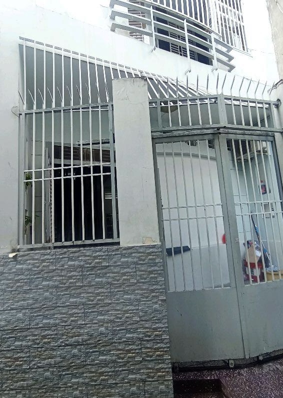 Nhà đẹp 2 tầng 65m2 Hồng Lạc, sổ sẵn, giá hợp lý chưa đến 7 tỏi