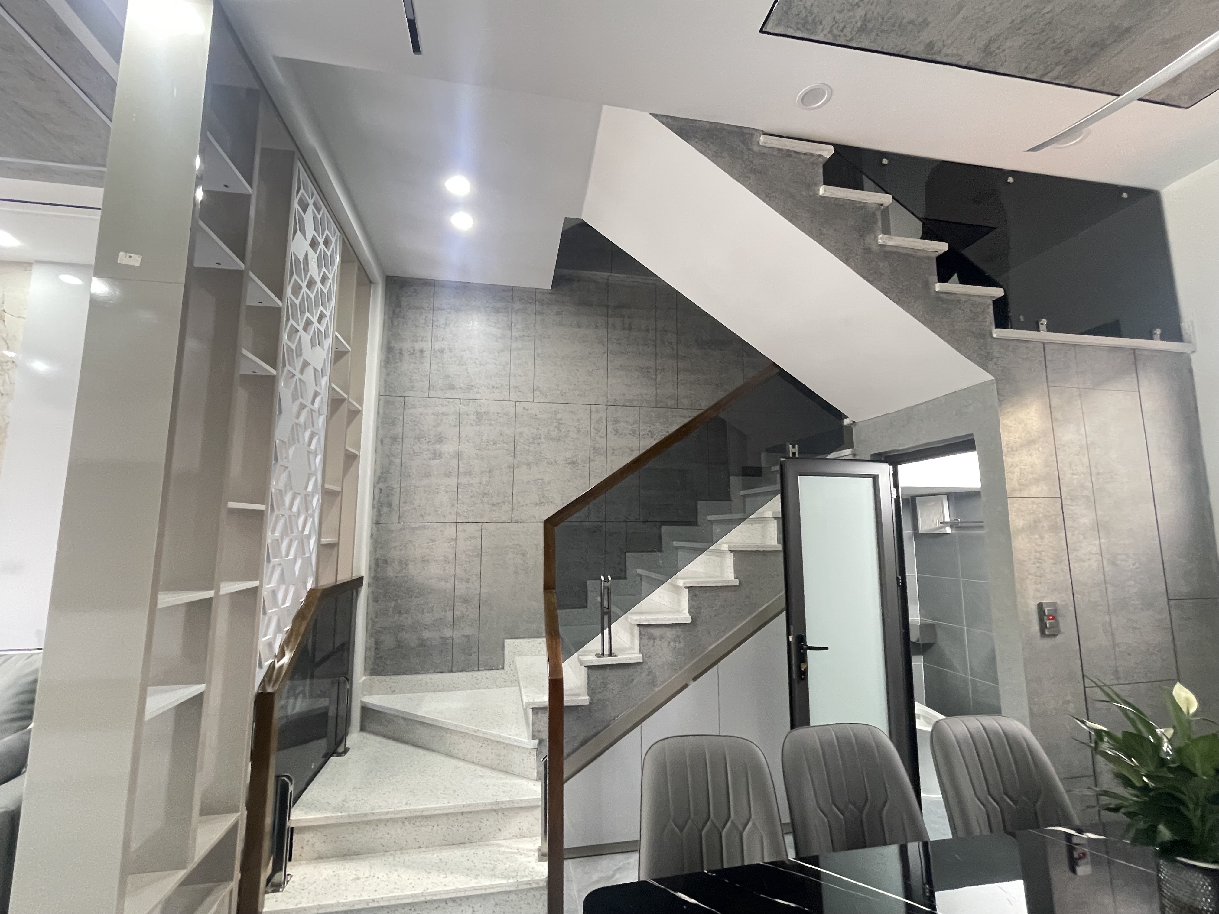 Nhà Mới Tinh Sang Trọng Gần KCN Nomura