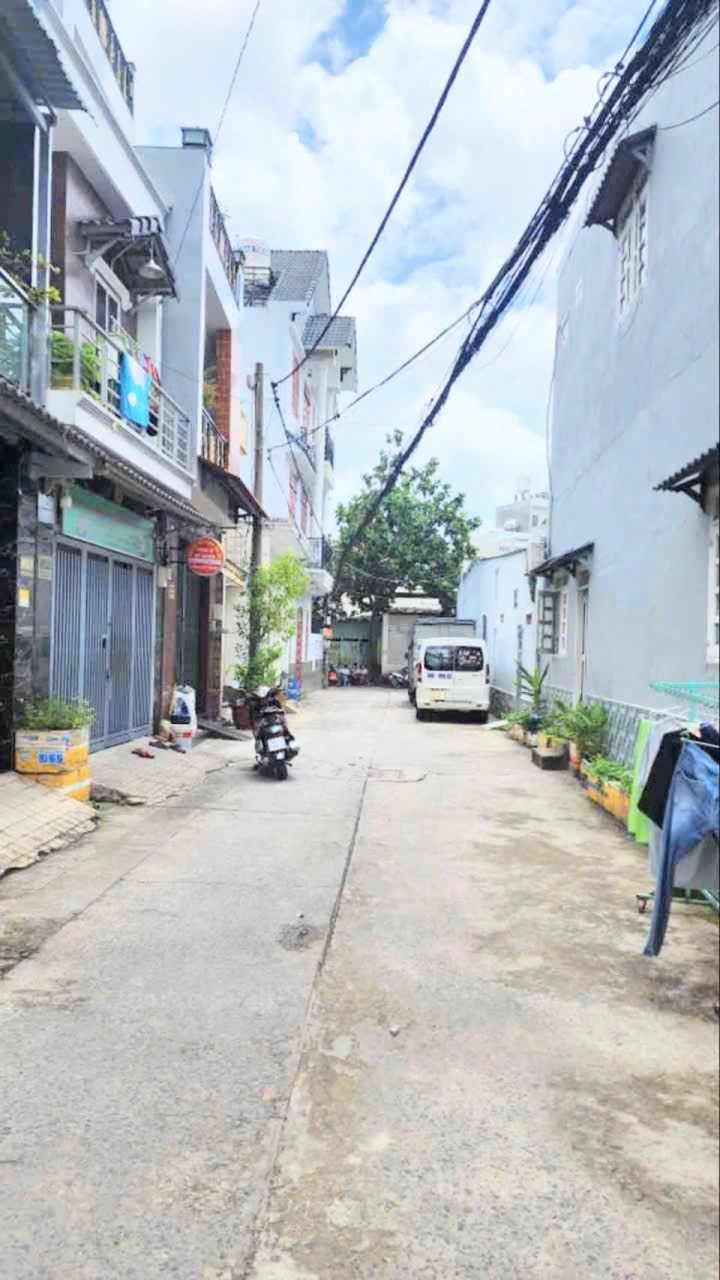 💲GIÁ MỚI CHỈ : 3 TỶ 900 TRIỆU
🏠NHÀ MỚI ĐẸP 4Mx 14M _HẺM OTO TRÁNH- SẪN DÒNG TIỀN