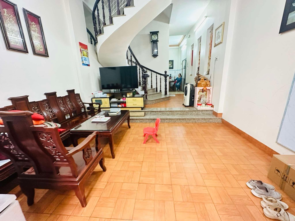 Nhà riêng 73m2, 3 tầng, 5 phòng ngủ, hẻm xe hơi ở quận Tô Hiến Thành