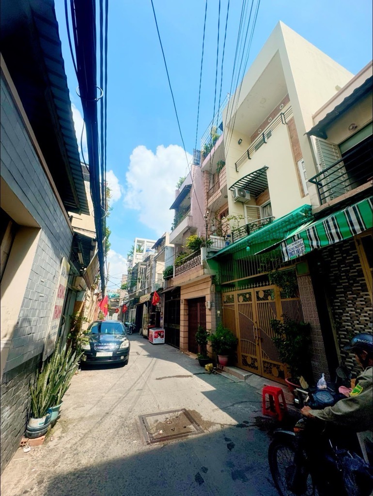 Nhà 4 tầng 52m2 phố Tân Bình, 5 phòng ngủ, giá 8 tỷ